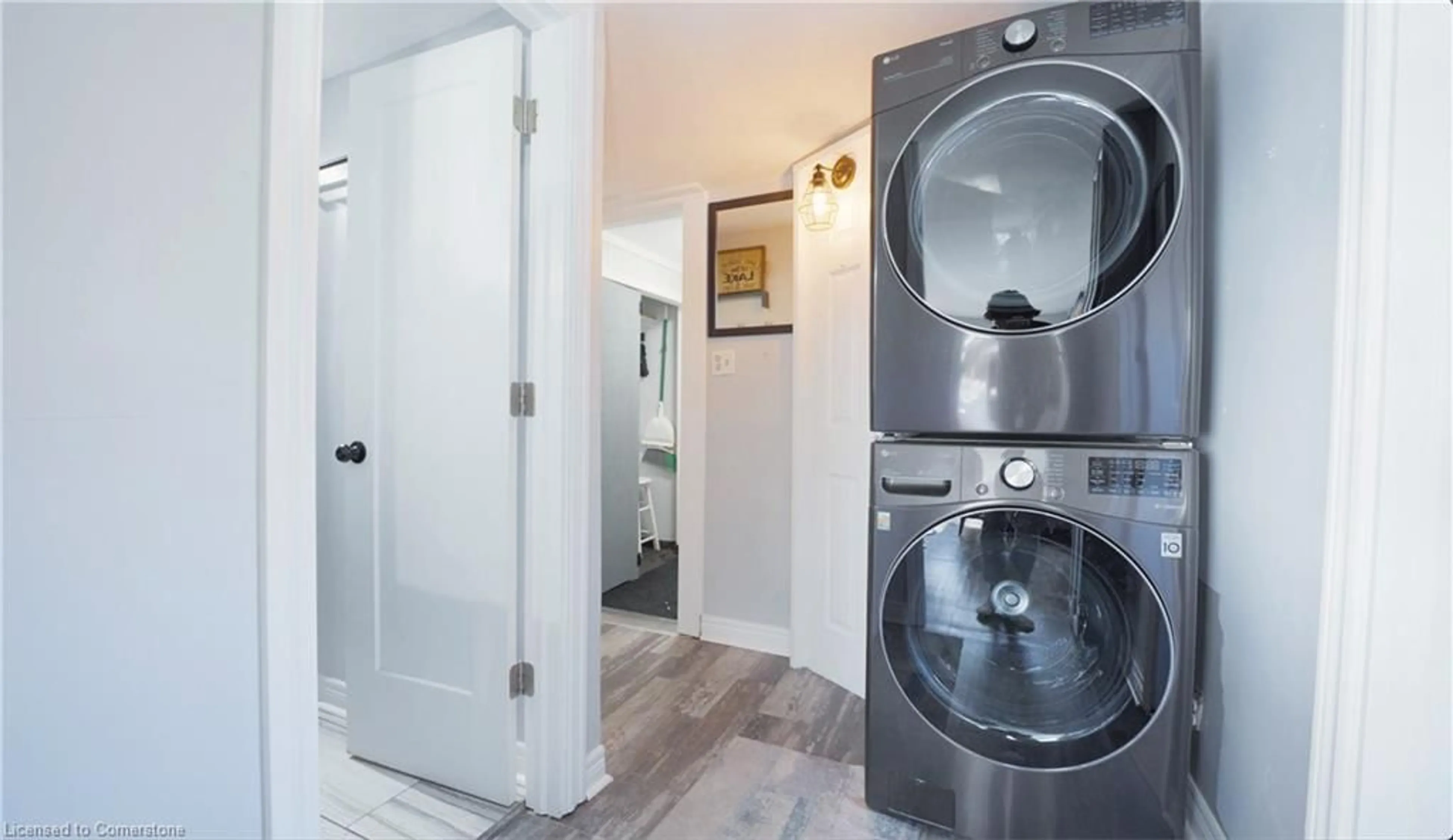 Laundry room for 33 Dover St, Dunnville Ontario N1A 2W6