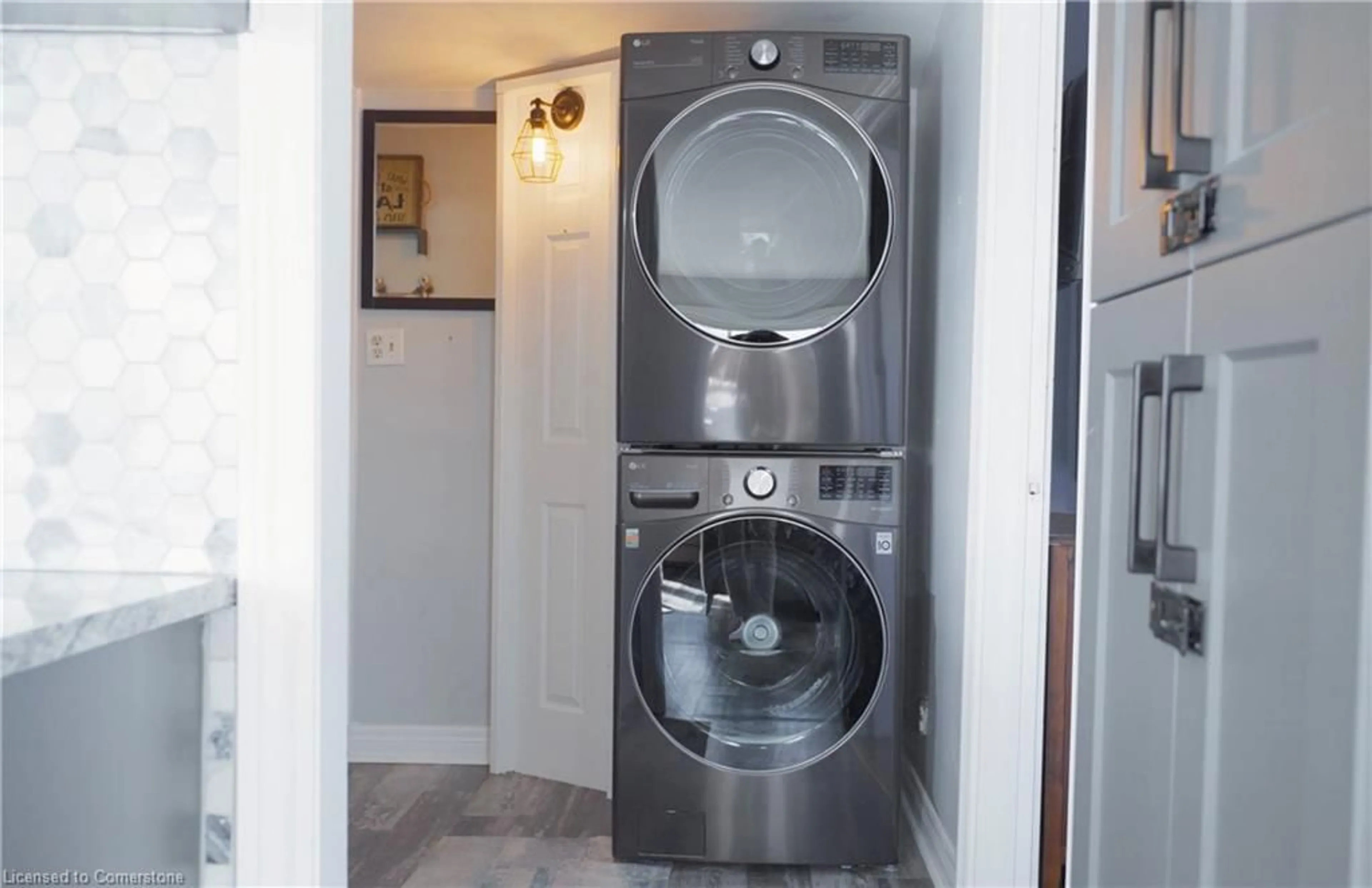 Laundry room for 33 Dover St, Dunnville Ontario N1A 2W6