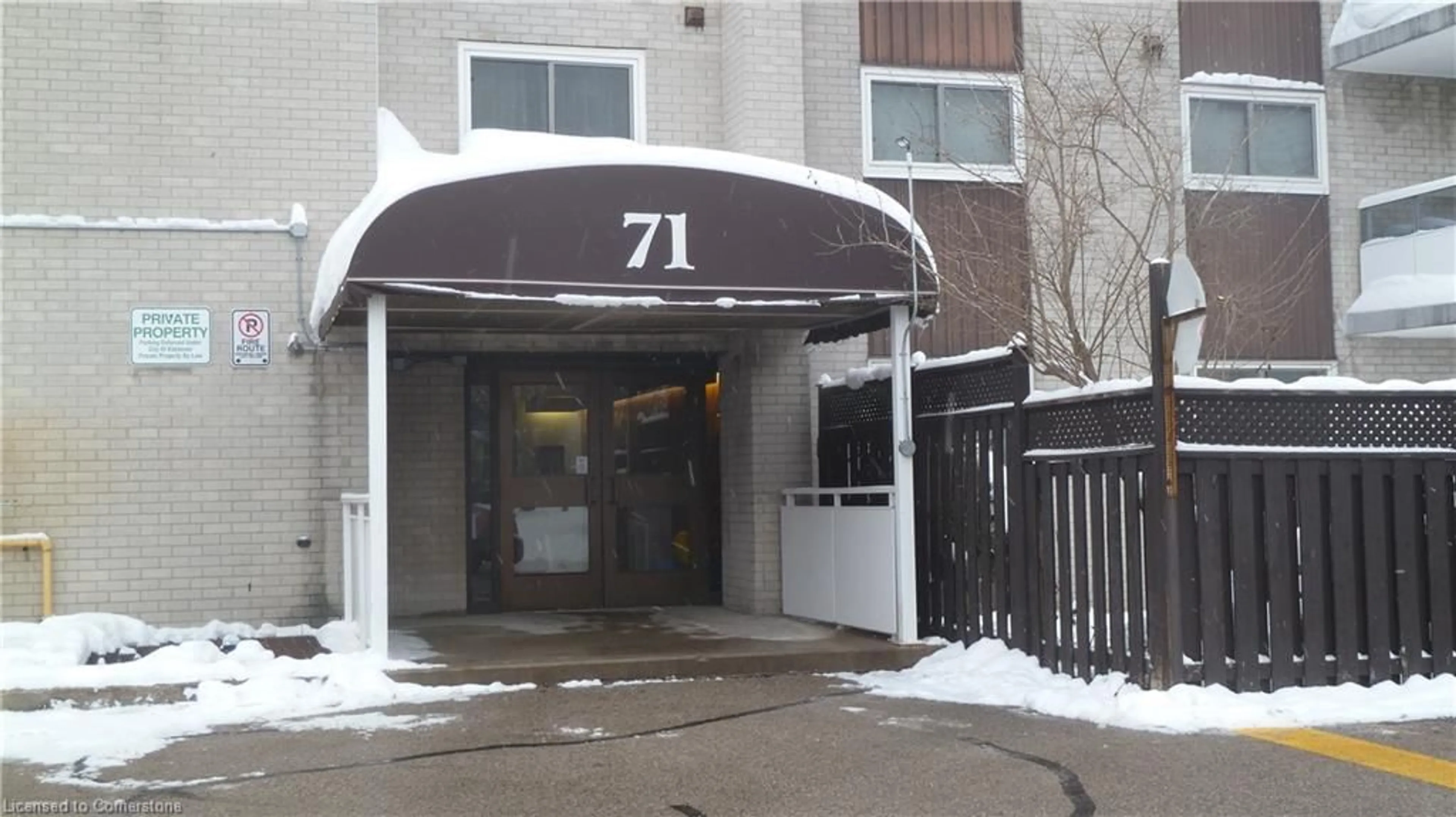 Indoor foyer for 71 Vanier Dr #109, Kitchener Ontario N2C 1J4