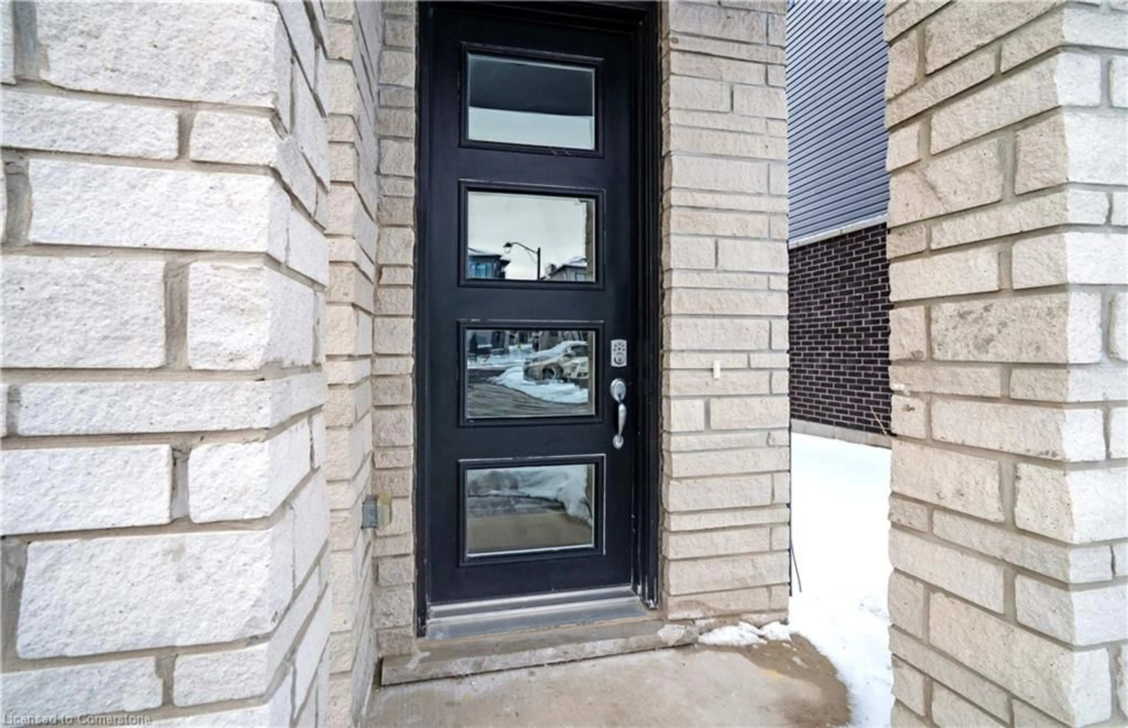 Indoor entryway for 290 Equestrian Way Way #57, Cambridge Ontario N3E 0E7