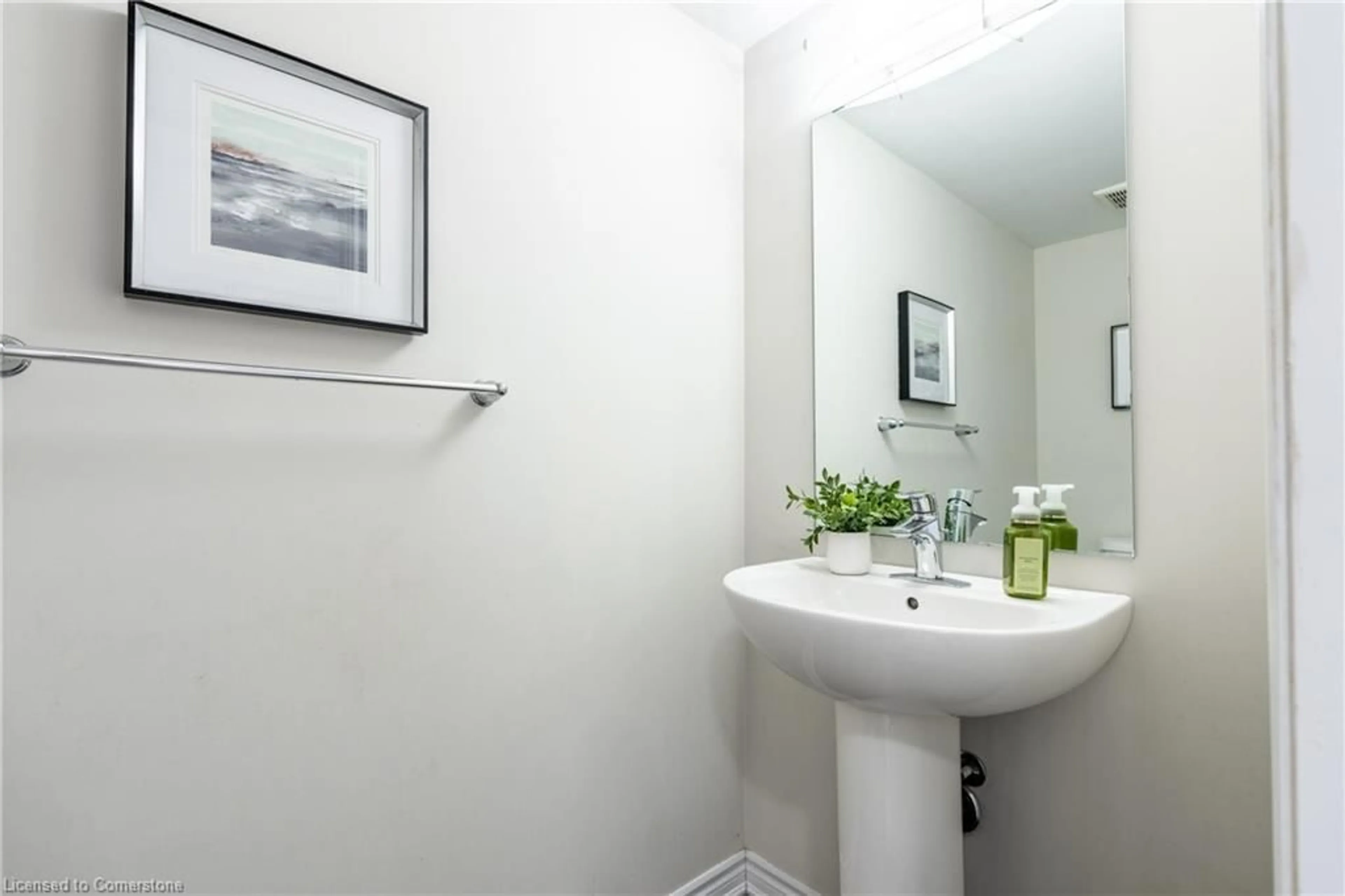 Standard bathroom, unknown for 4 Pagebrook Cres, Stoney Creek Ontario L8J 0K8