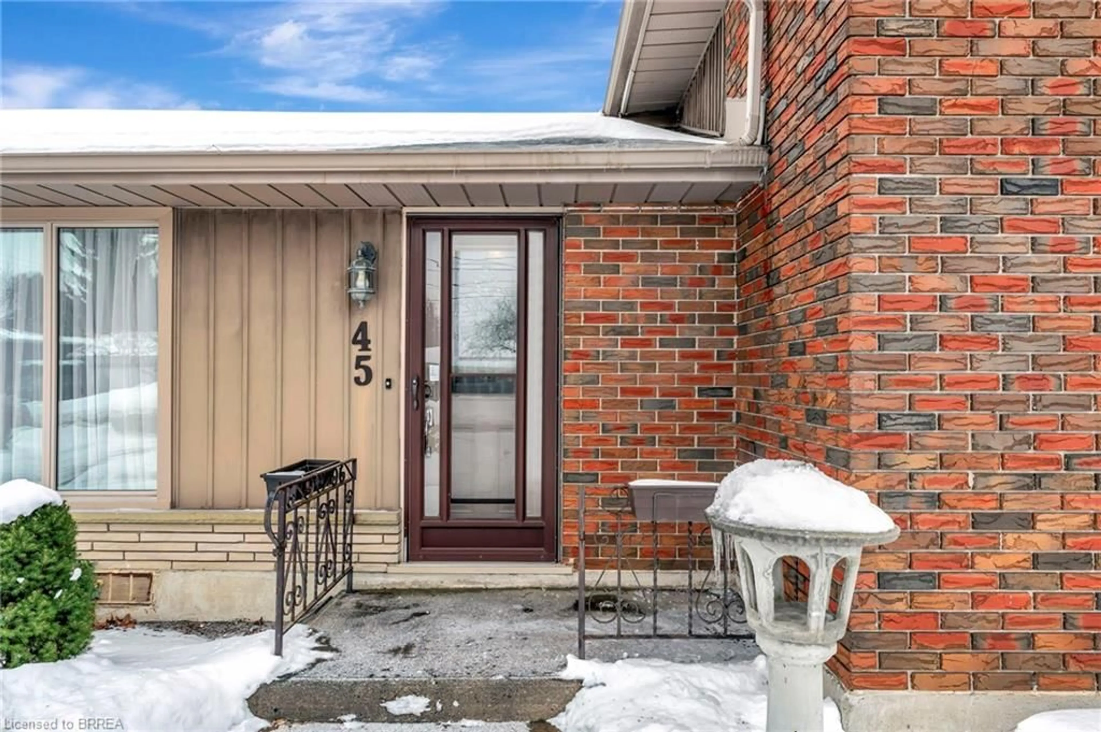 Indoor entryway for 45 Varadi Ave, Brantford Ontario N3R 3N2