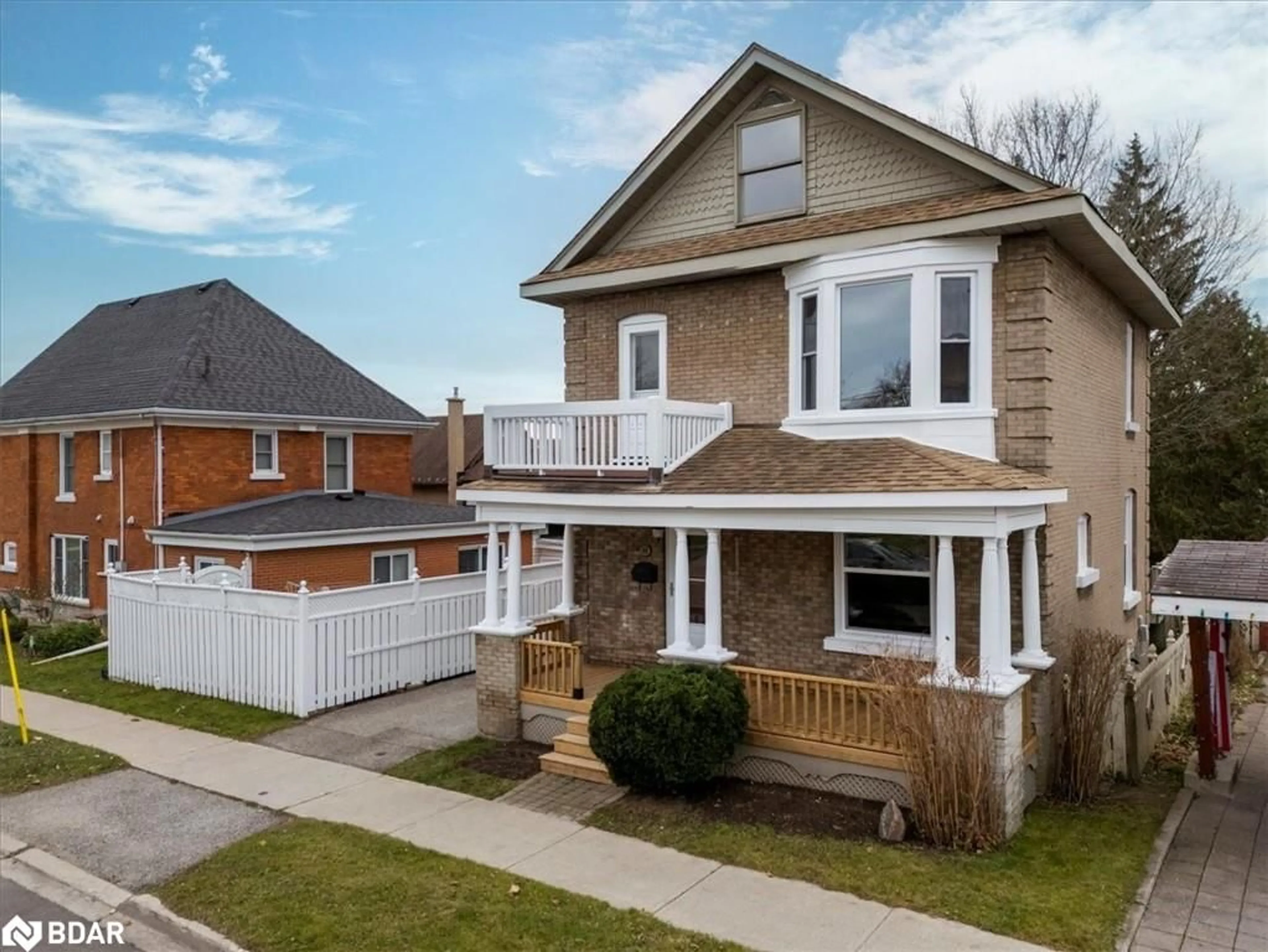 Home with brick exterior material, street for 33 Penetang St, Orillia Ontario L3V 3N3