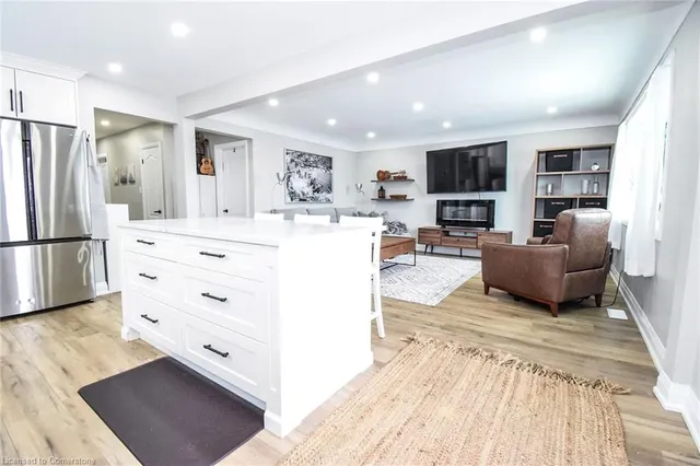 Additional property image - 176 East 43rd St