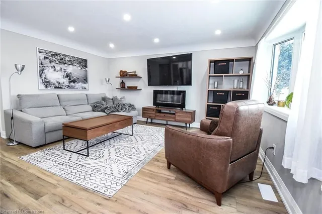 Additional property image - 176 East 43rd St