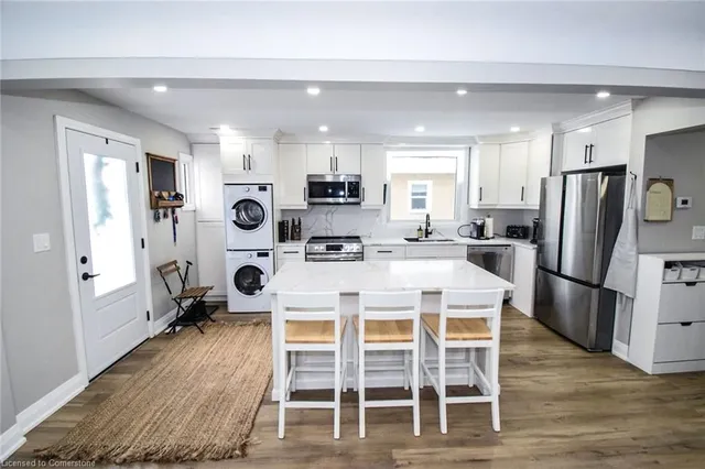 Additional property image - 176 East 43rd St
