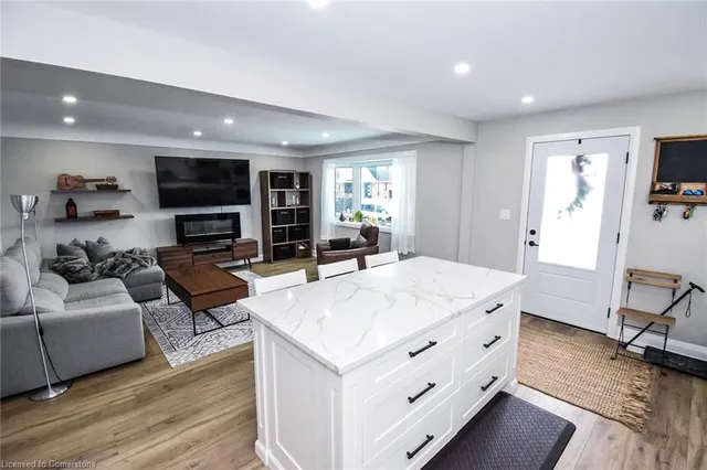 Additional property image - 176 East 43rd St