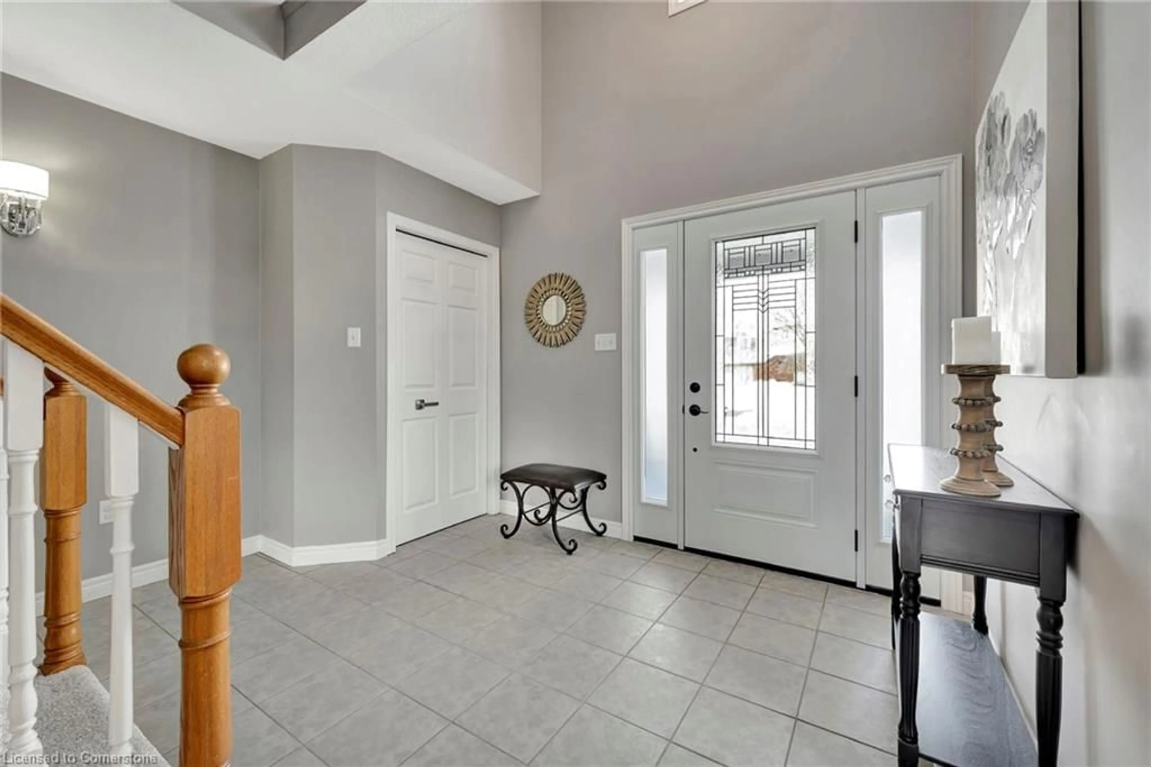 Indoor entryway for 18 Stiefelmeyer Cres, Baden Ontario N3A 2L1