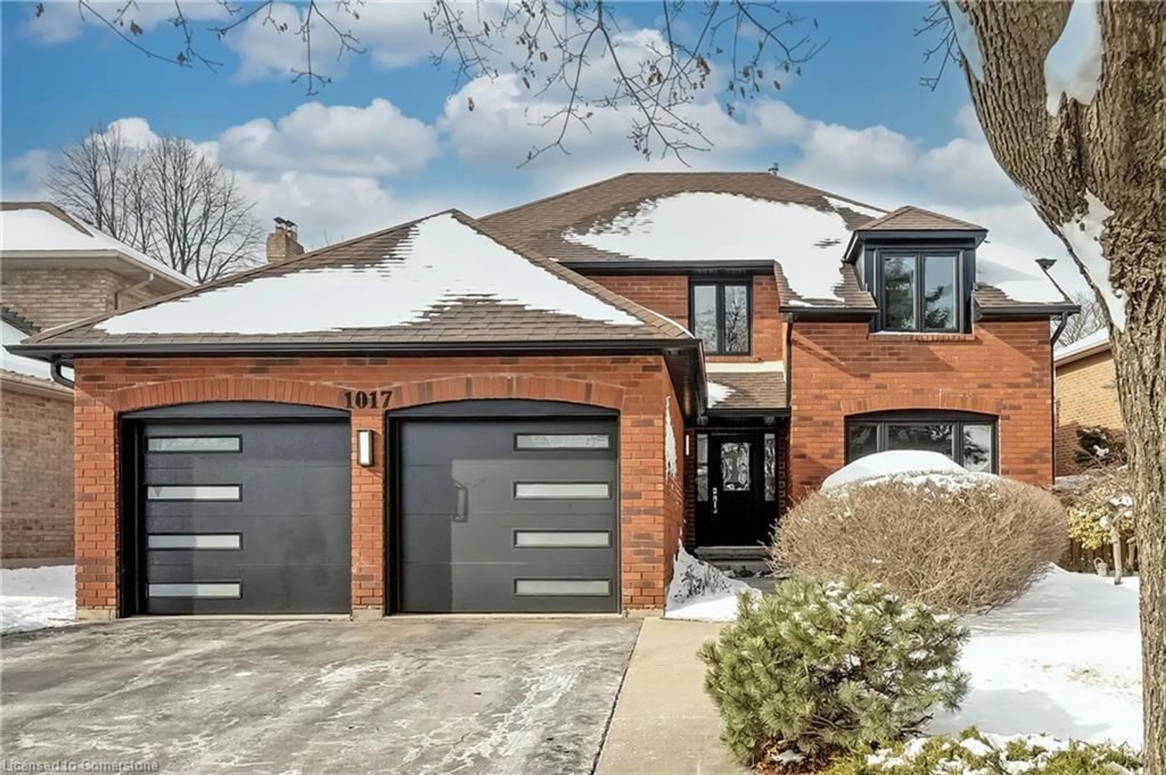 Home with brick exterior material, street for 1017 Oak Meadow Rd, Oakville Ontario L6M 1J6