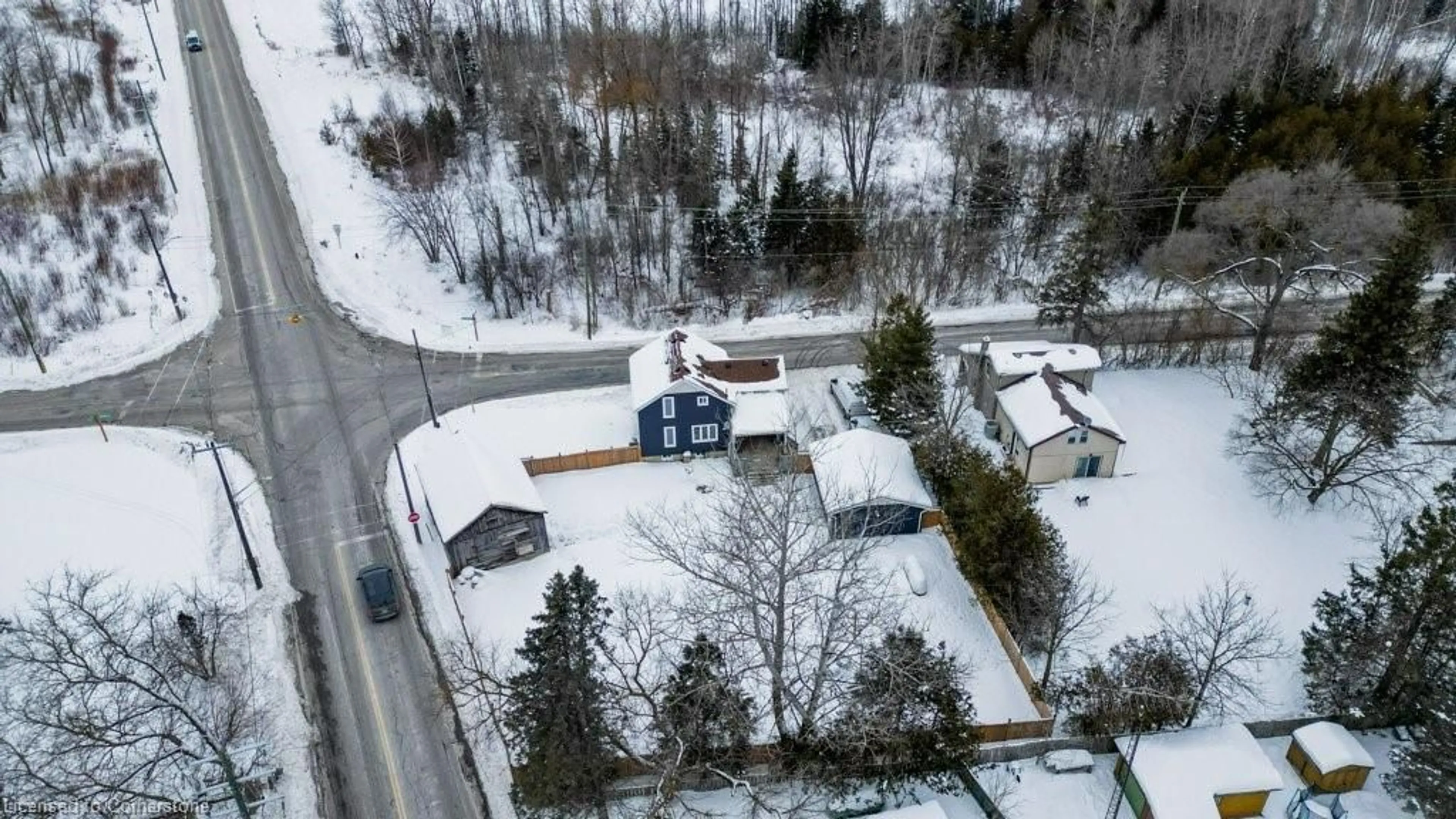 A pic from outside/outdoor area/front of a property/back of a property/a pic from drone, street for 707 Conservation Dr, Waterloo Ontario N2J 3Z4