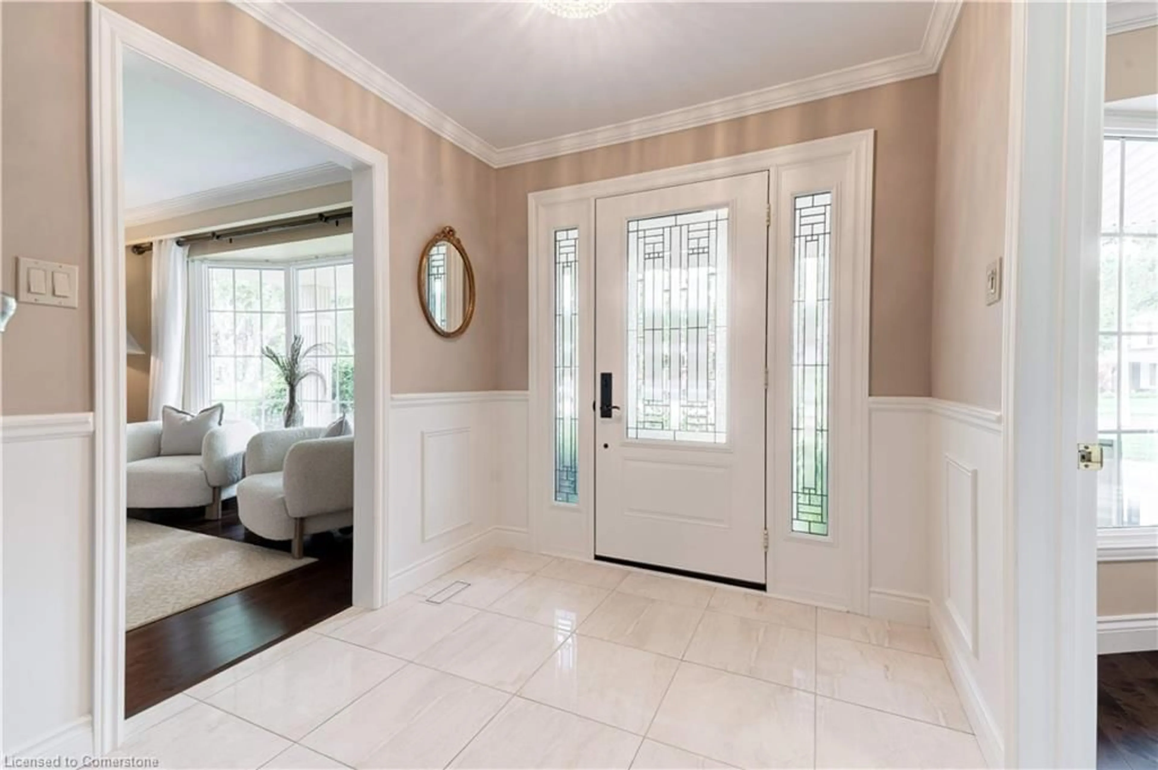 Indoor entryway for 306 Oakwood Crt, Burlington Ontario L7N 1W9