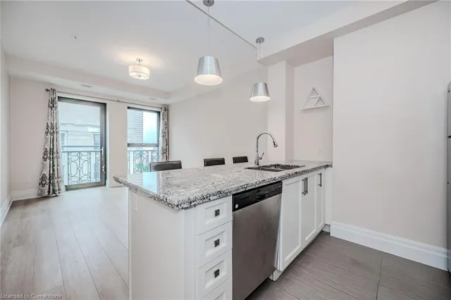 Additional property image - 112 King St Unit 806