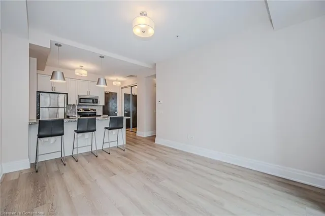 Additional property image - 112 King St Unit 806