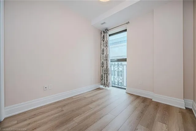 Additional property image - 112 King St Unit 806