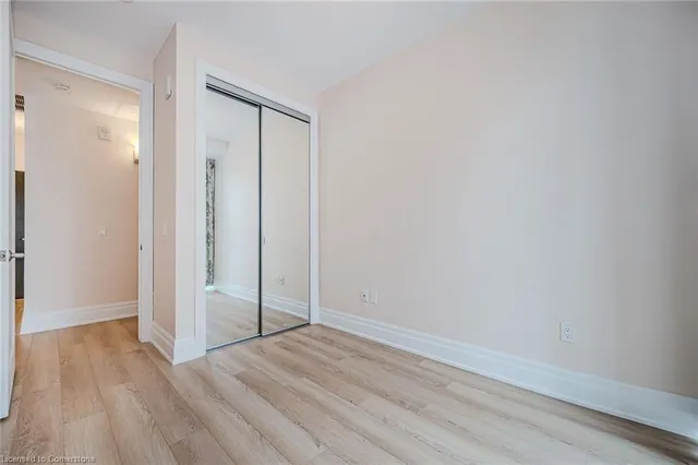 Additional property image - 112 King St Unit 806