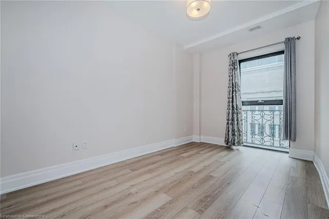 Additional property image - 112 King St Unit 806