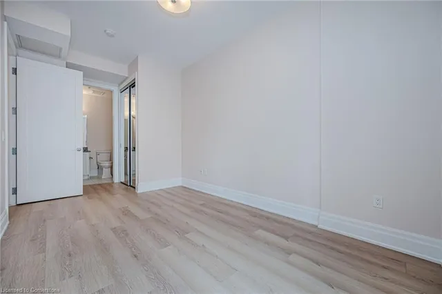 Additional property image - 112 King St Unit 806