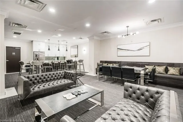 Additional property image - 112 King St Unit 806