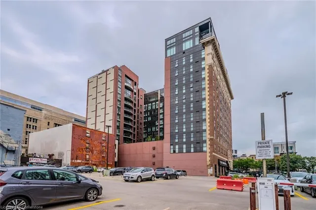 Additional property image - 112 King St Unit 806