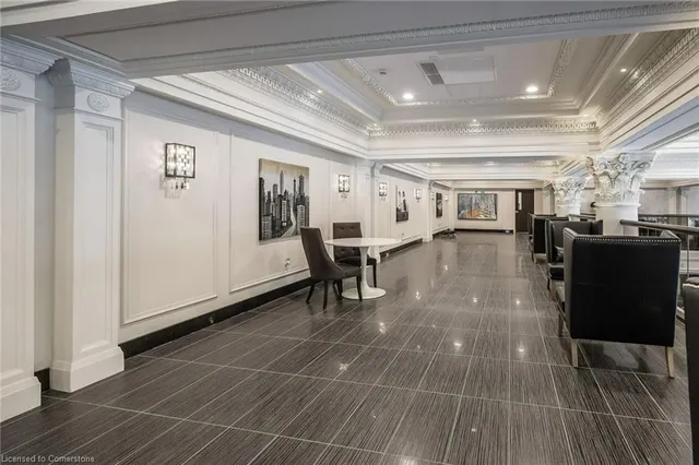 Additional property image - 112 King St Unit 806