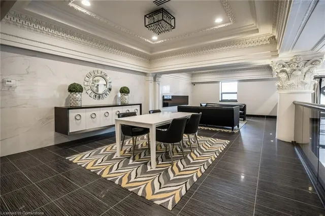 Additional property image - 112 King St Unit 806