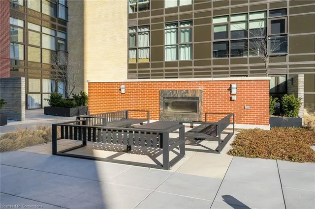 Additional property image - 112 King St Unit 806