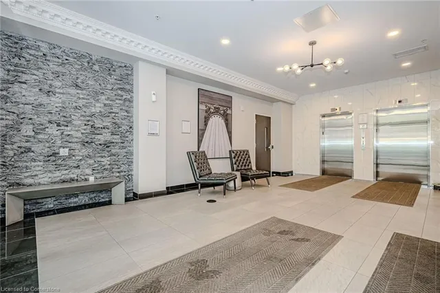 Additional property image - 112 King St Unit 806