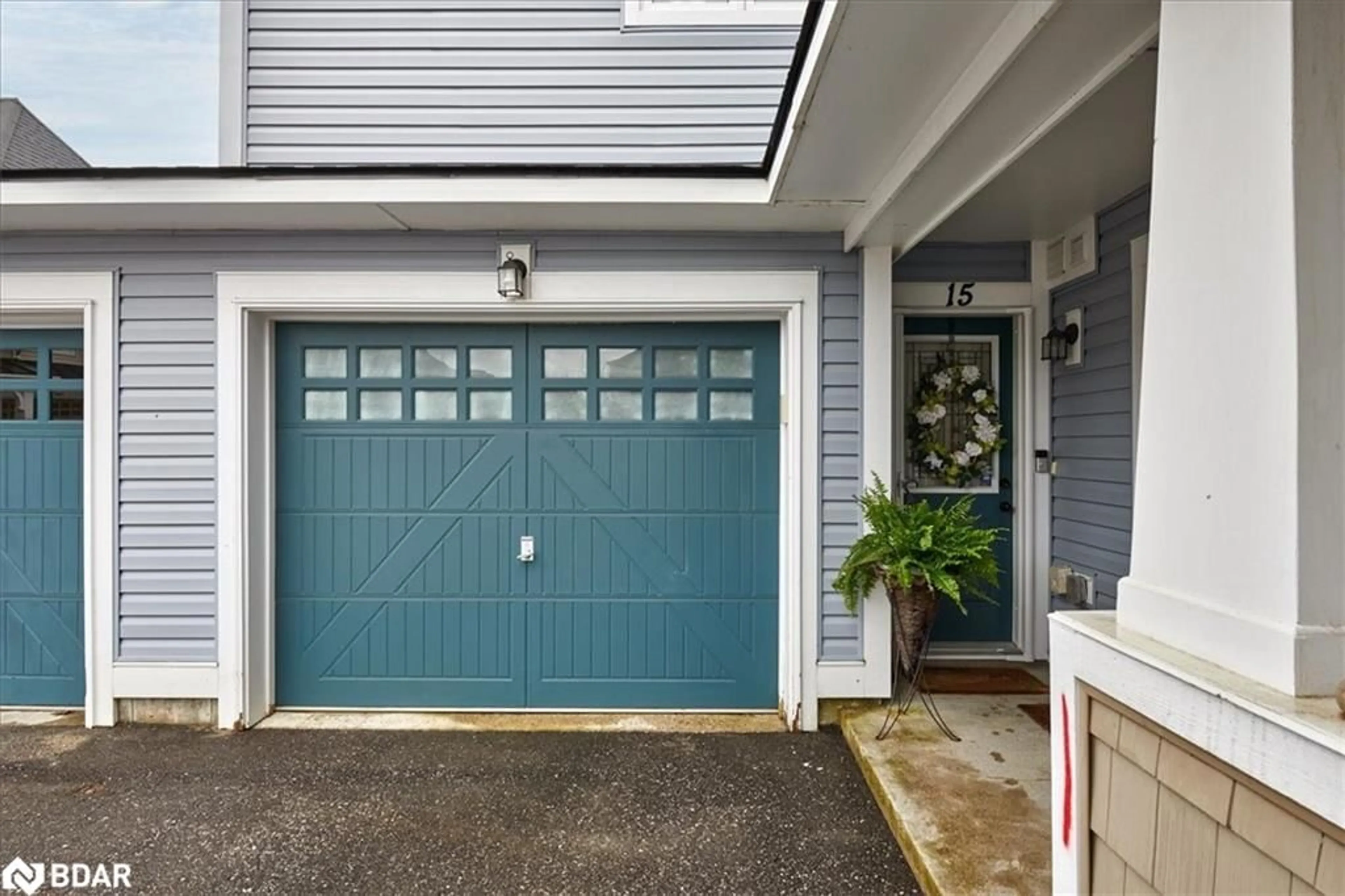 Indoor entryway for 15 Carnoustie Lane, Port Severn Ontario L0K 1S0