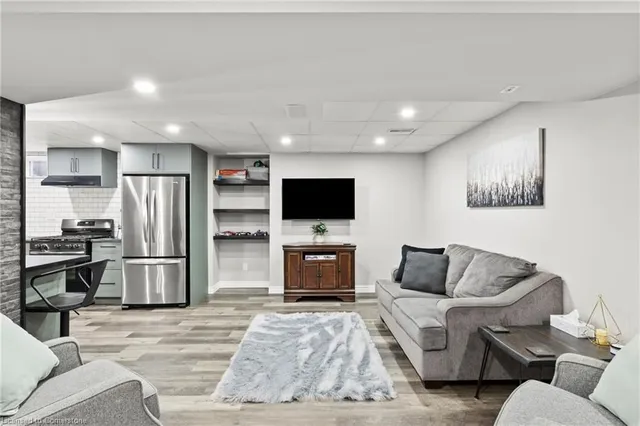 Additional property image - 21 Tuscani Dr