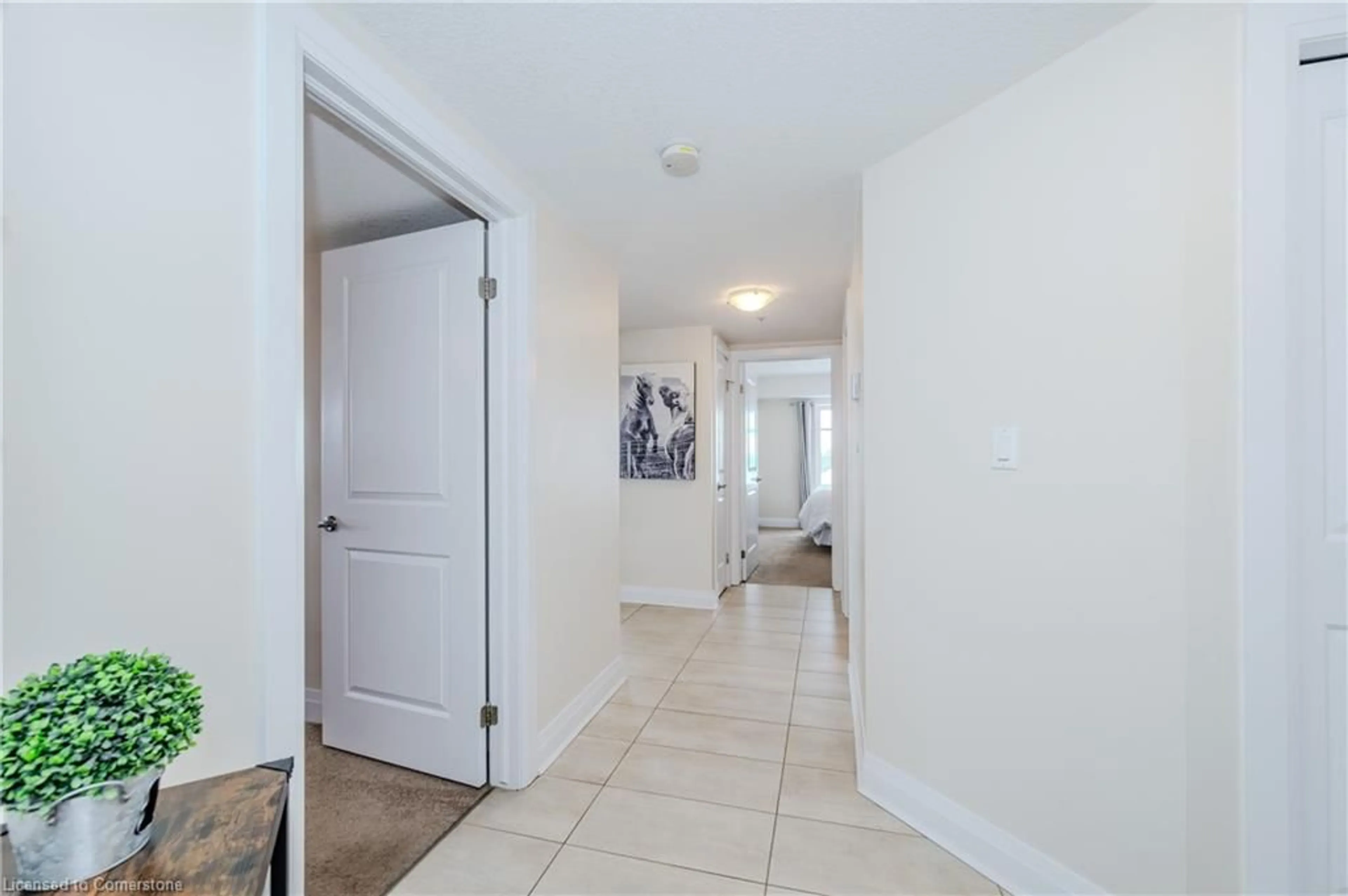 Indoor entryway for 776 Laurelwood Dr #701, Waterloo Ontario N2V 0A8