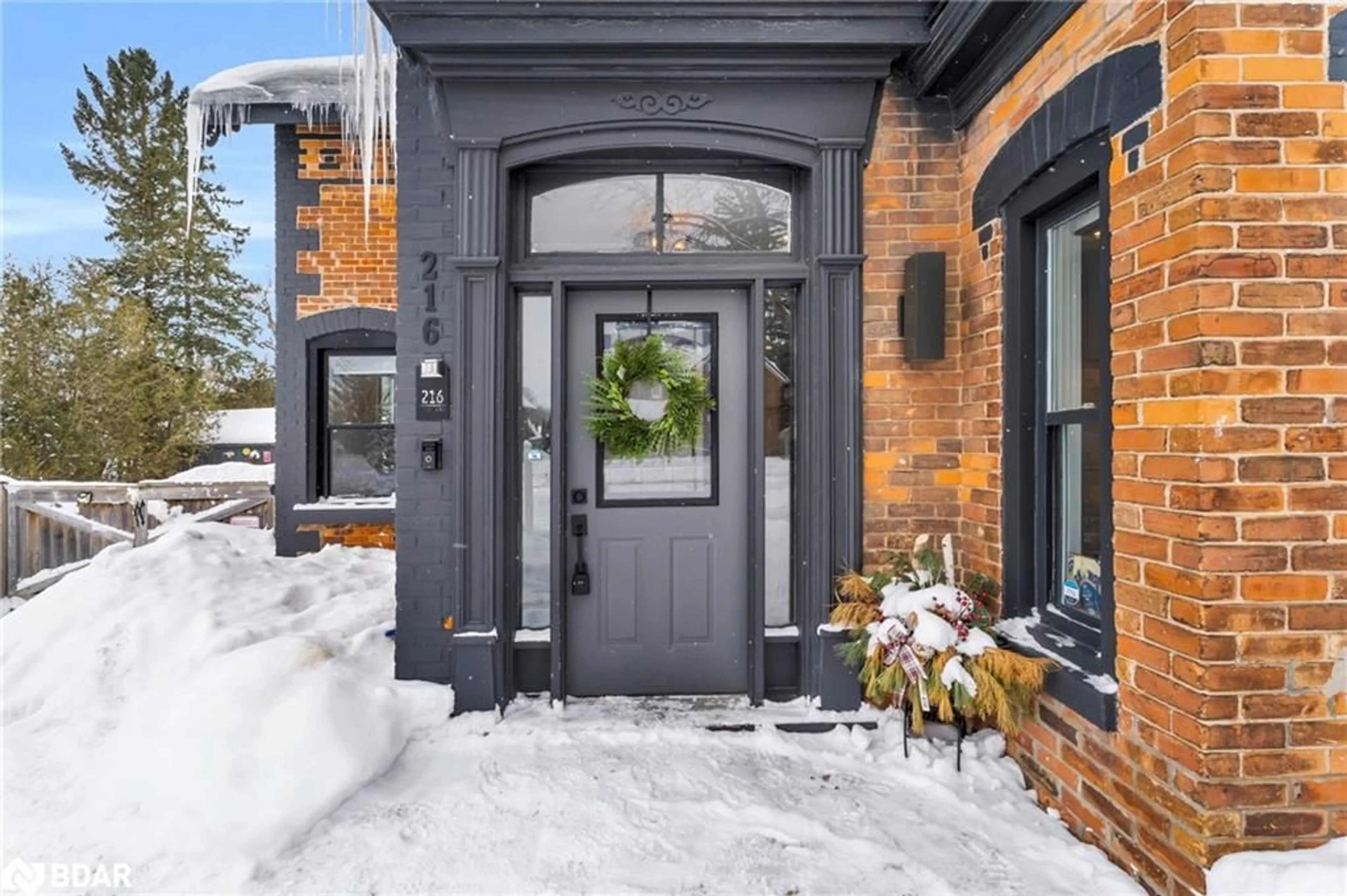 Indoor entryway for 216 Victoria St, Shelburne Ontario L9V 2Y1