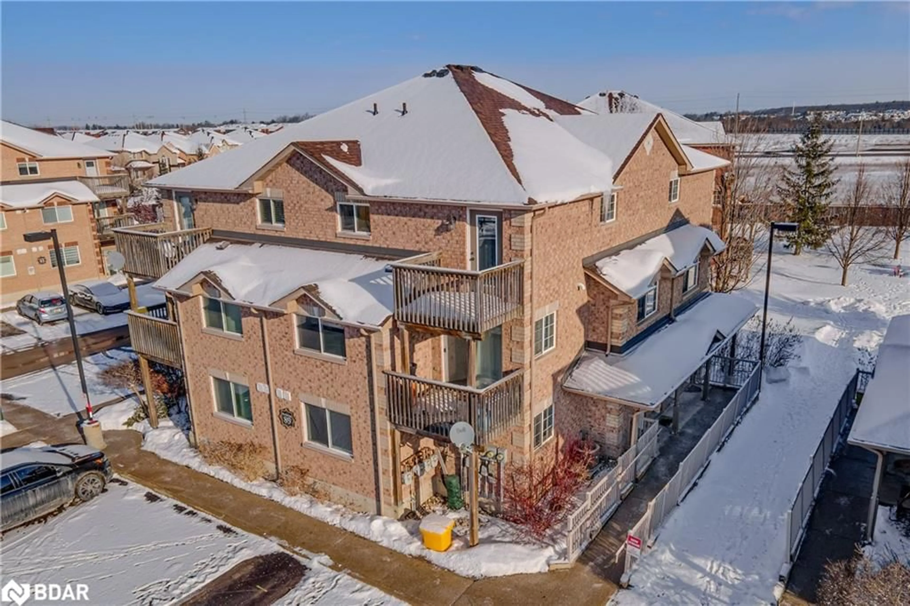 A pic from outside/outdoor area/front of a property/back of a property/a pic from drone, building for 89 Goodwin Dr #1, Barrie Ontario L4N 6K4