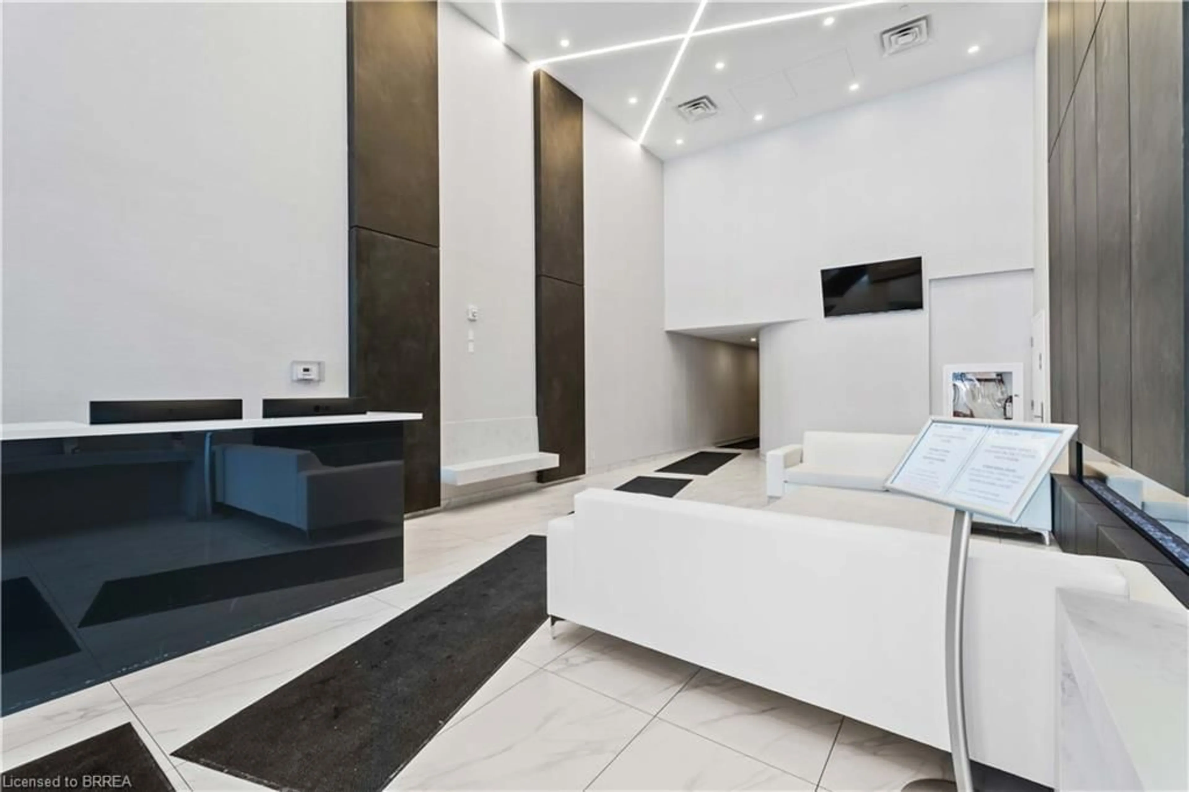 Contemporary bathroom, ceramic/tile floor for 15 Queen St #1504, Hamilton Ontario L8P 3R4