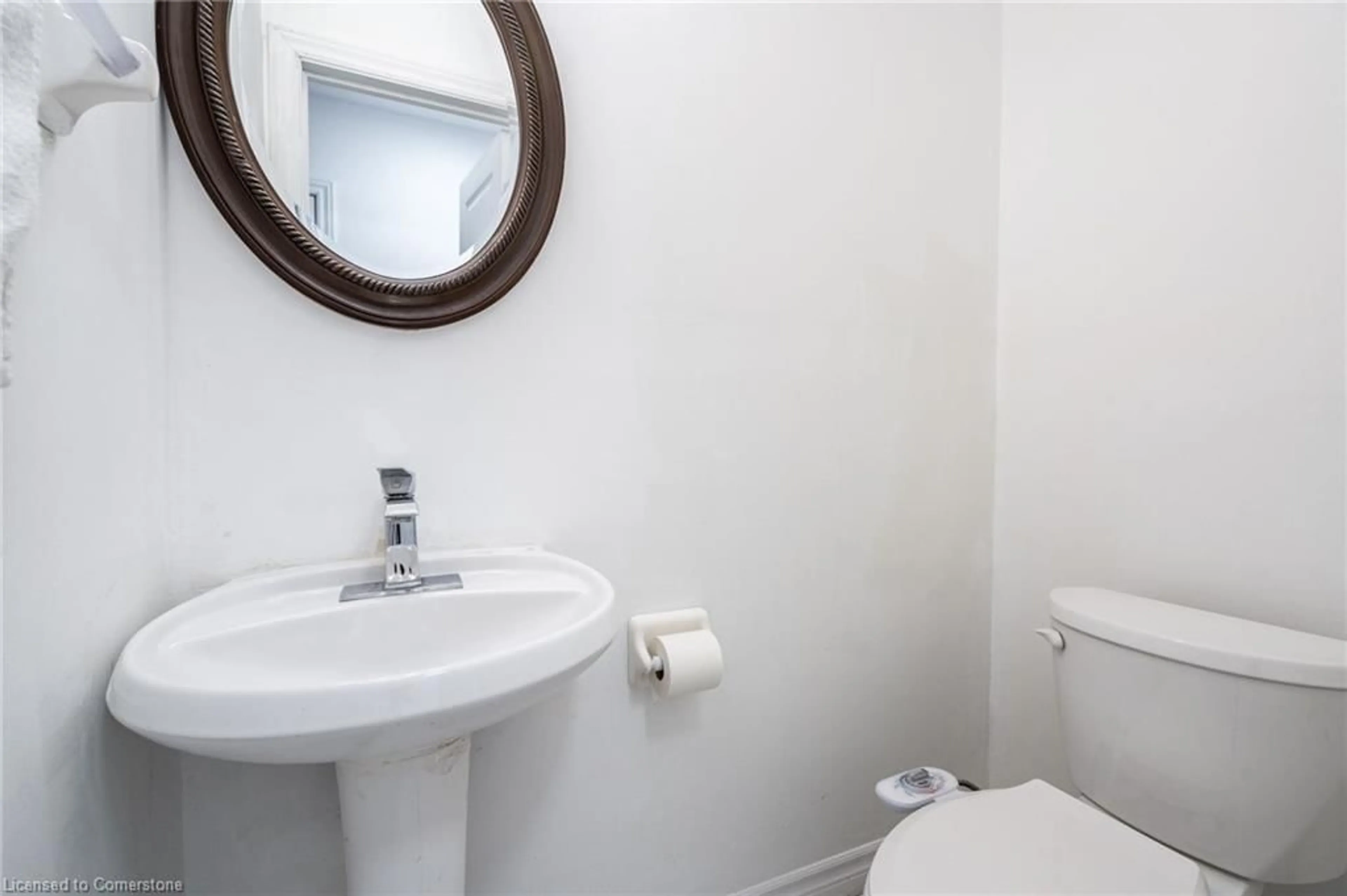 Standard bathroom, floor is not visible for 19 Winthrop Pl, Stoney Creek Ontario L8G 3M3