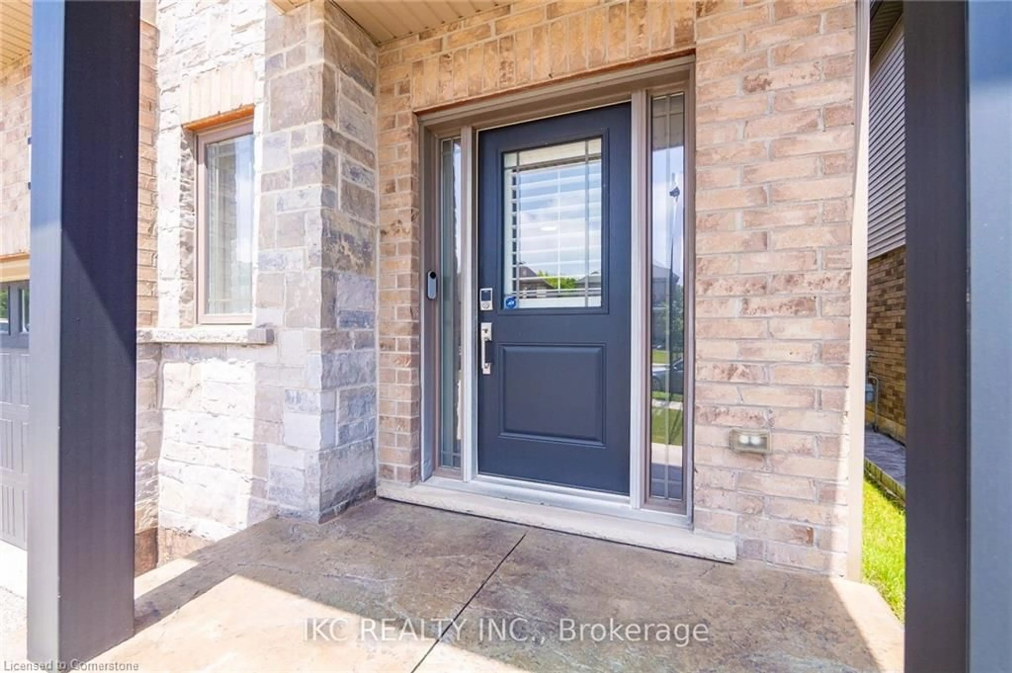 Indoor entryway for 184 Pumpkin Pass, Hamilton Ontario L0R 1C0