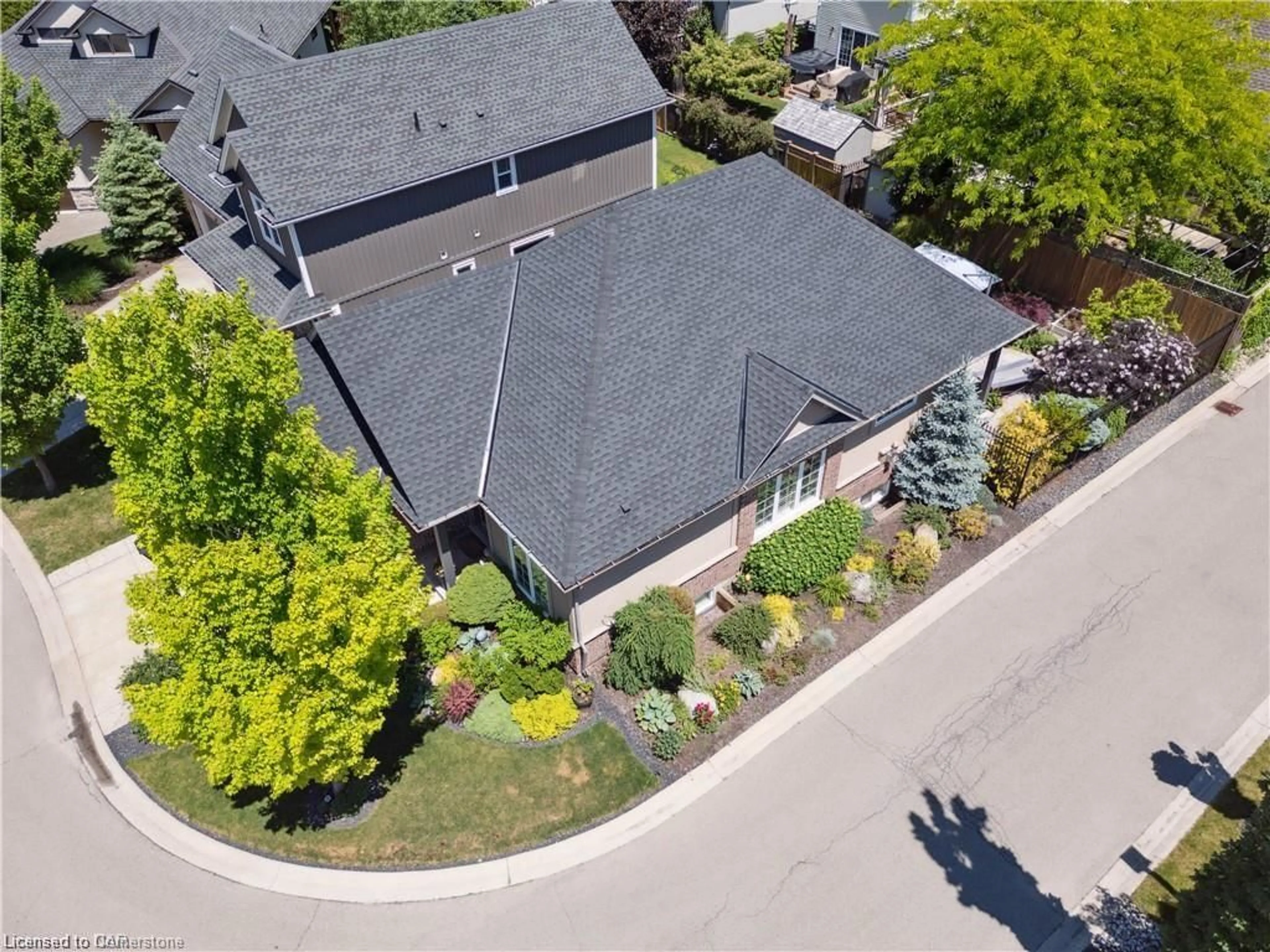 A pic from outside/outdoor area/front of a property/back of a property/a pic from drone, street for 32 Pinot Trail, Niagara-on-the-Lake Ontario L0S 1T0