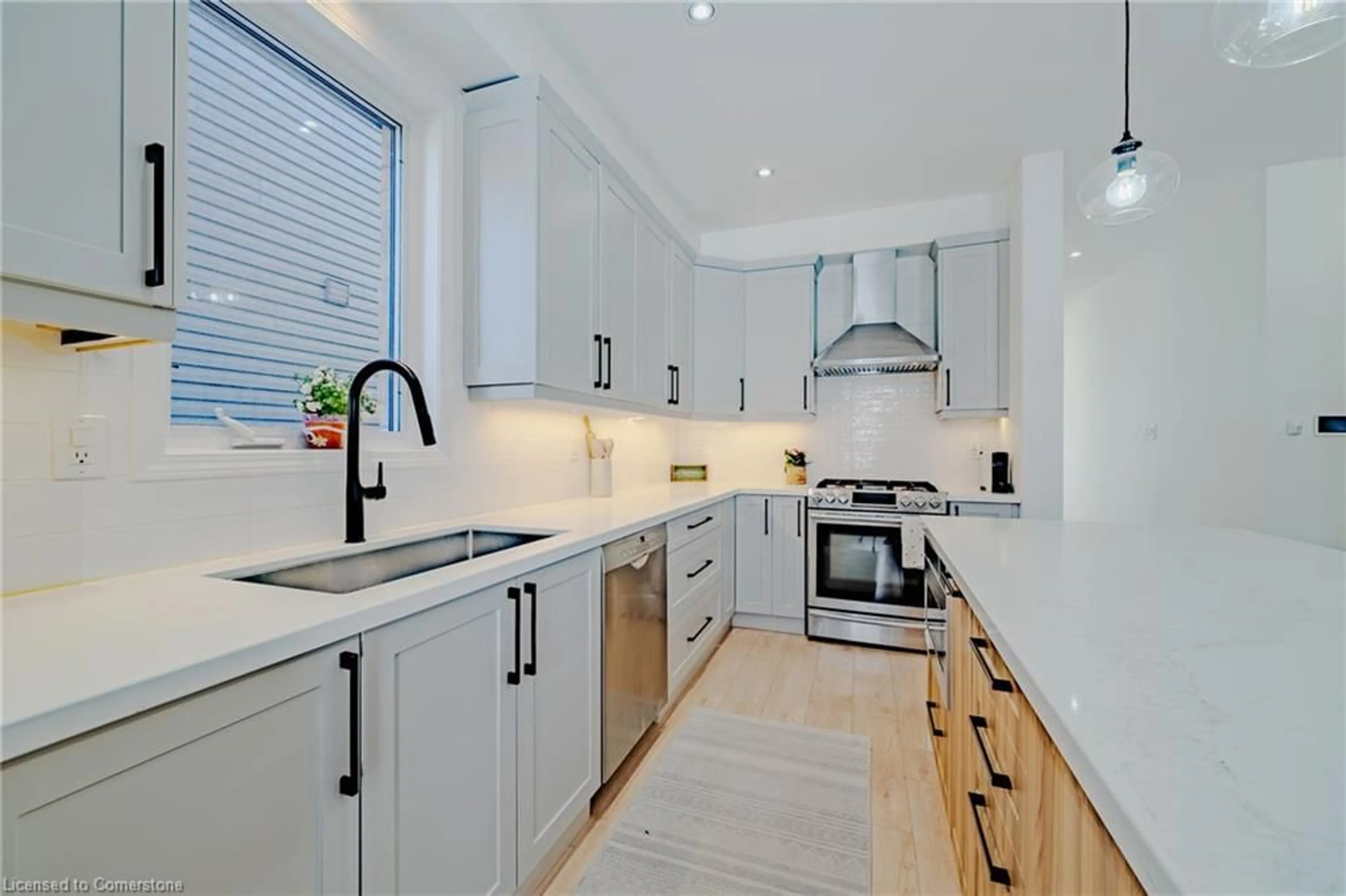 Contemporary kitchen, unknown for 297 Fellowes Cres, Waterdown Ontario L0R 2H3