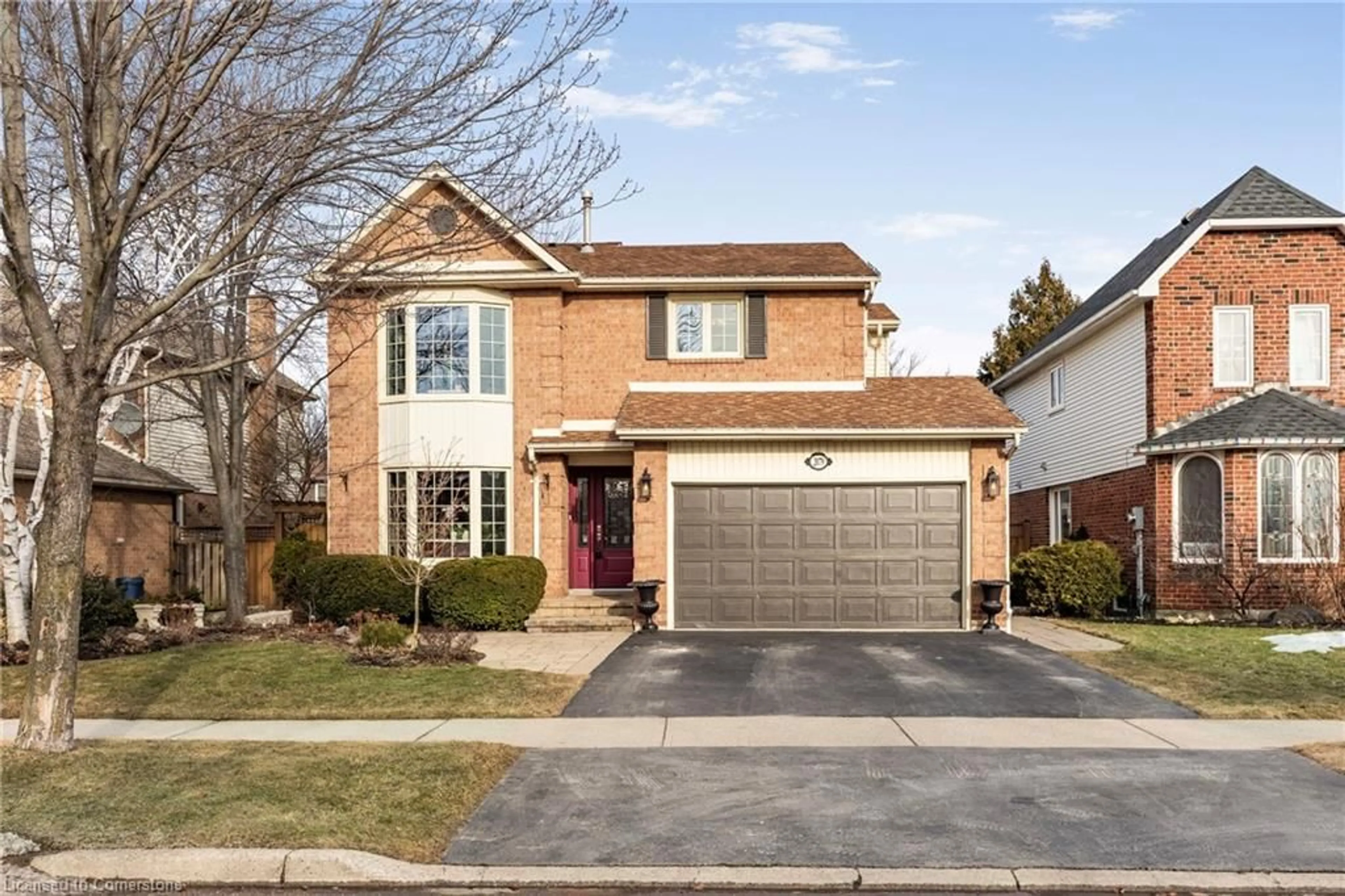 Home with brick exterior material, street for 2079 Hunters Wood Dr, Burlington Ontario L7M 2T1