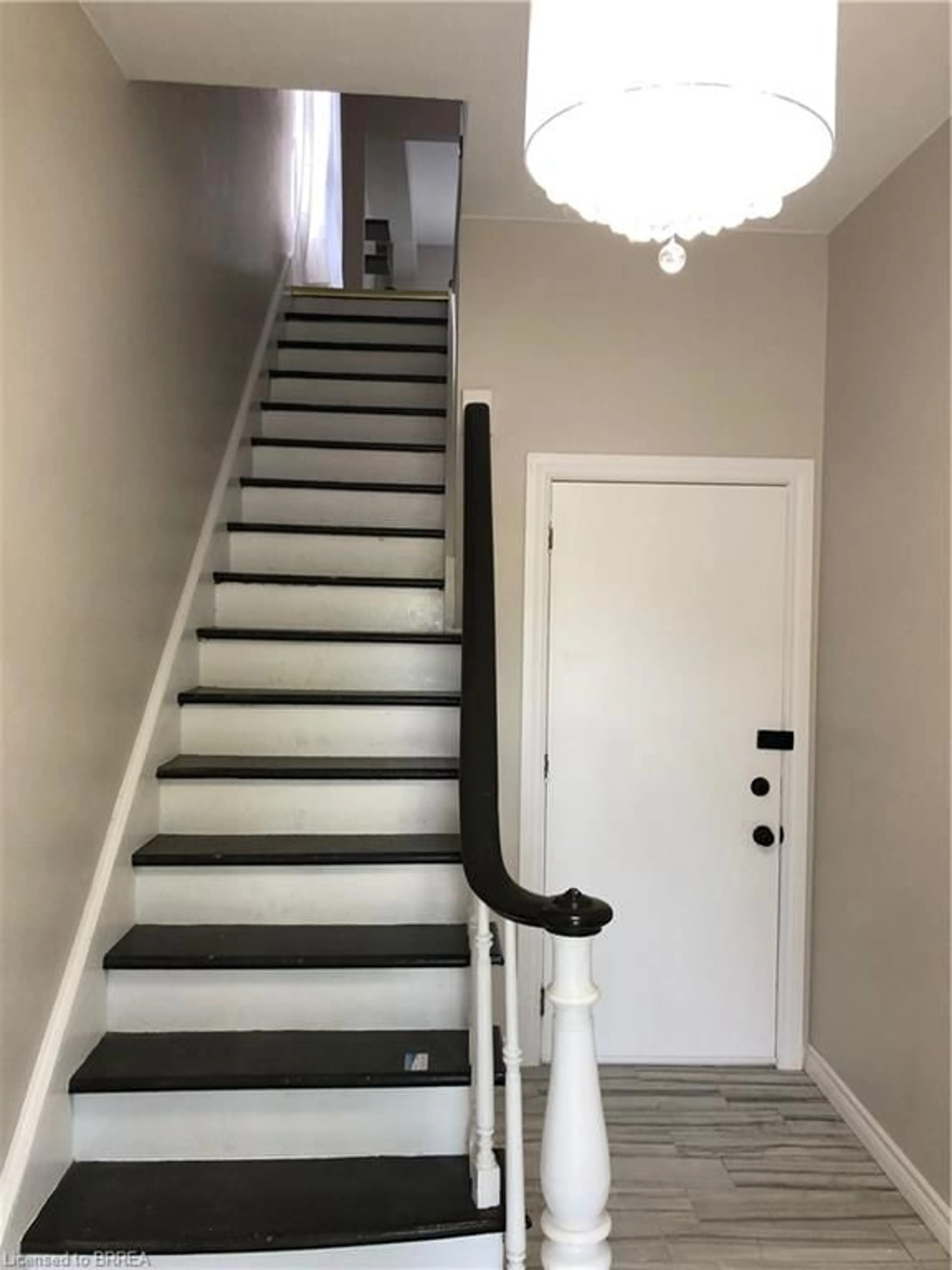 Stairs for 120 George St, Brantford Ontario N3T 2Y6