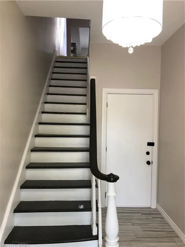 120 George St, Brantford 3