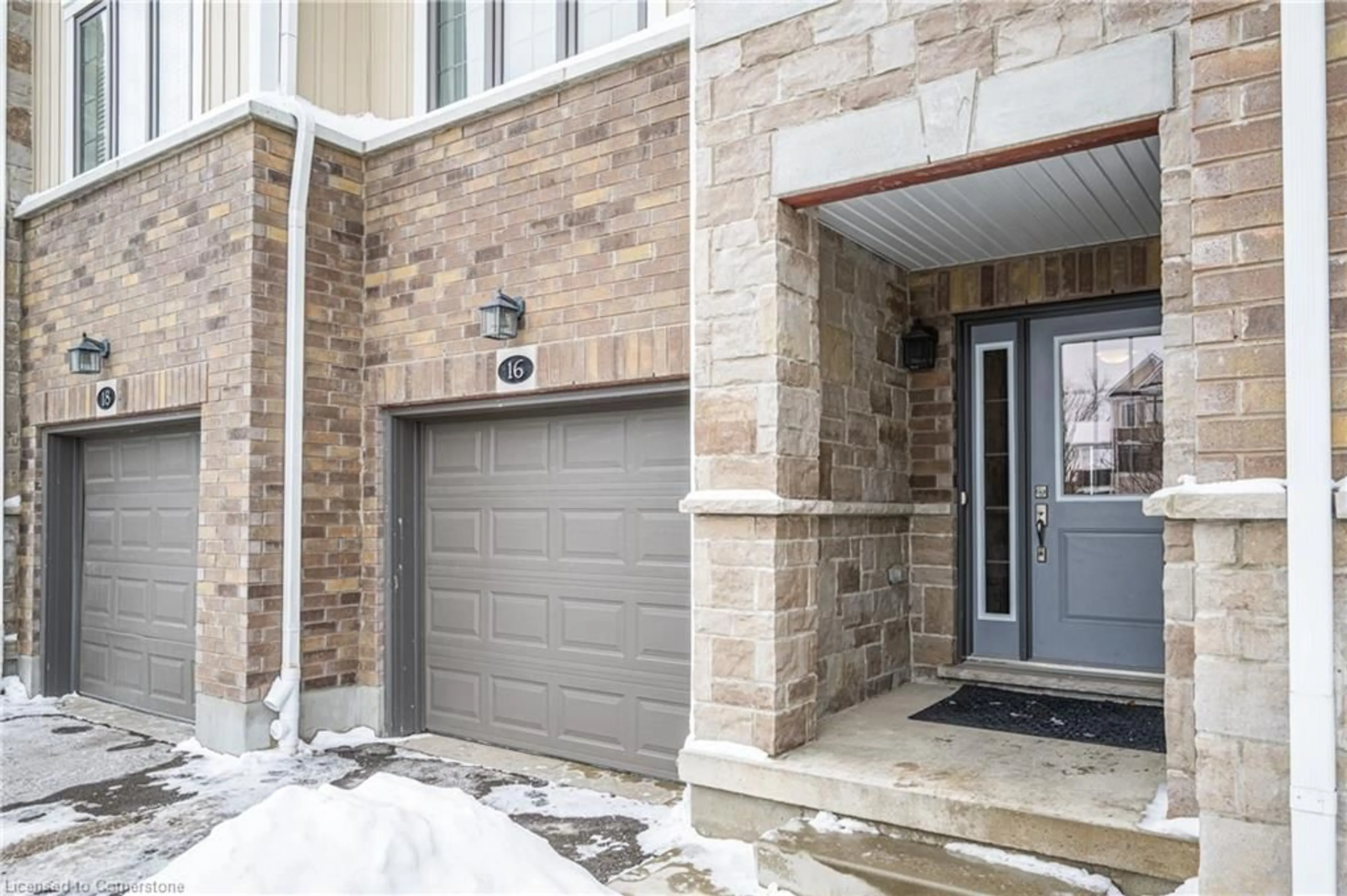 Indoor entryway for 16 Bank Swallow Cres, Kitchener Ontario N2P 0H5