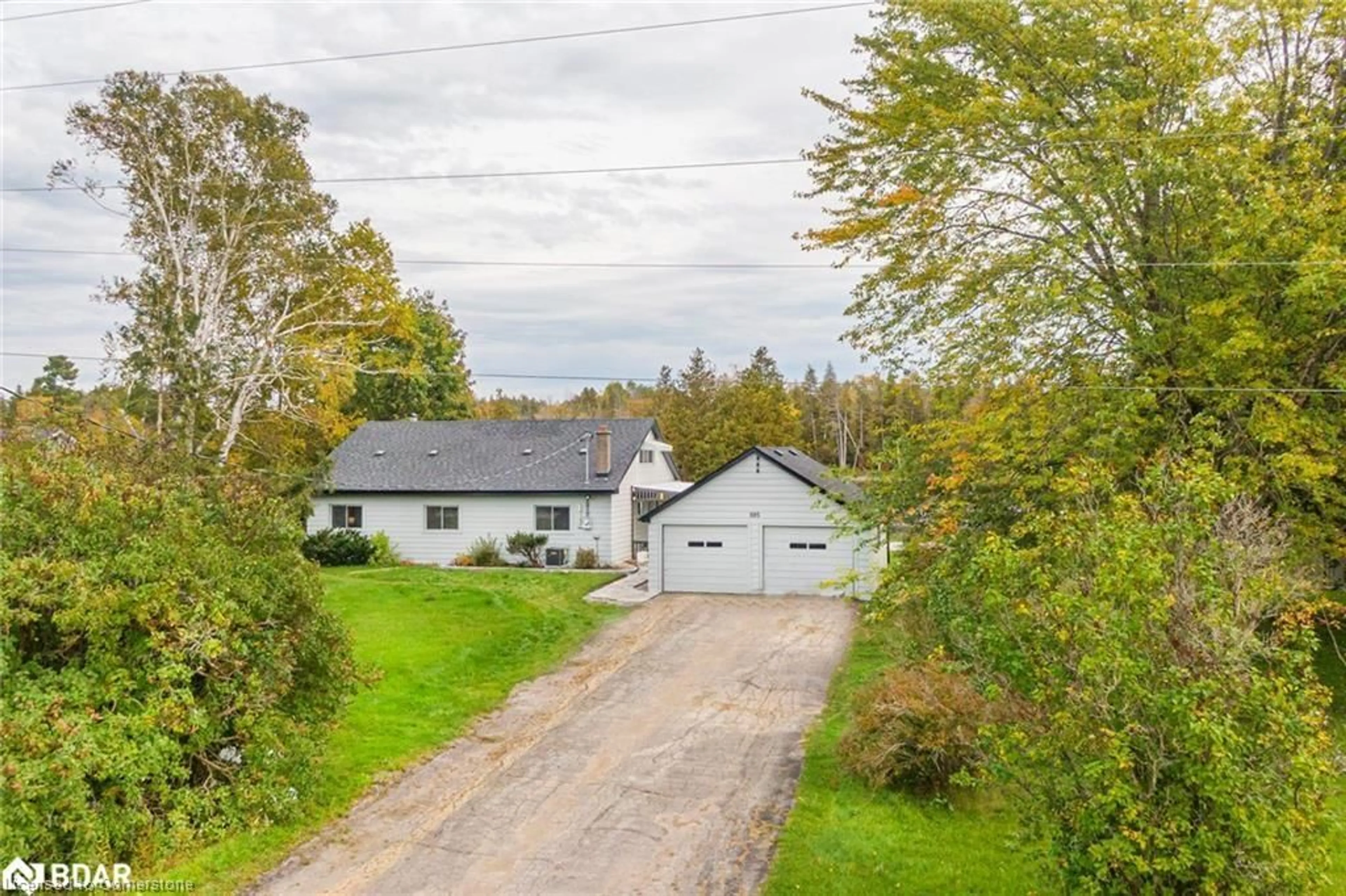 A pic from outside/outdoor area/front of a property/back of a property/a pic from drone, street for 885 Glen Cedar Dr, Peterborough Ontario K9J 6X5