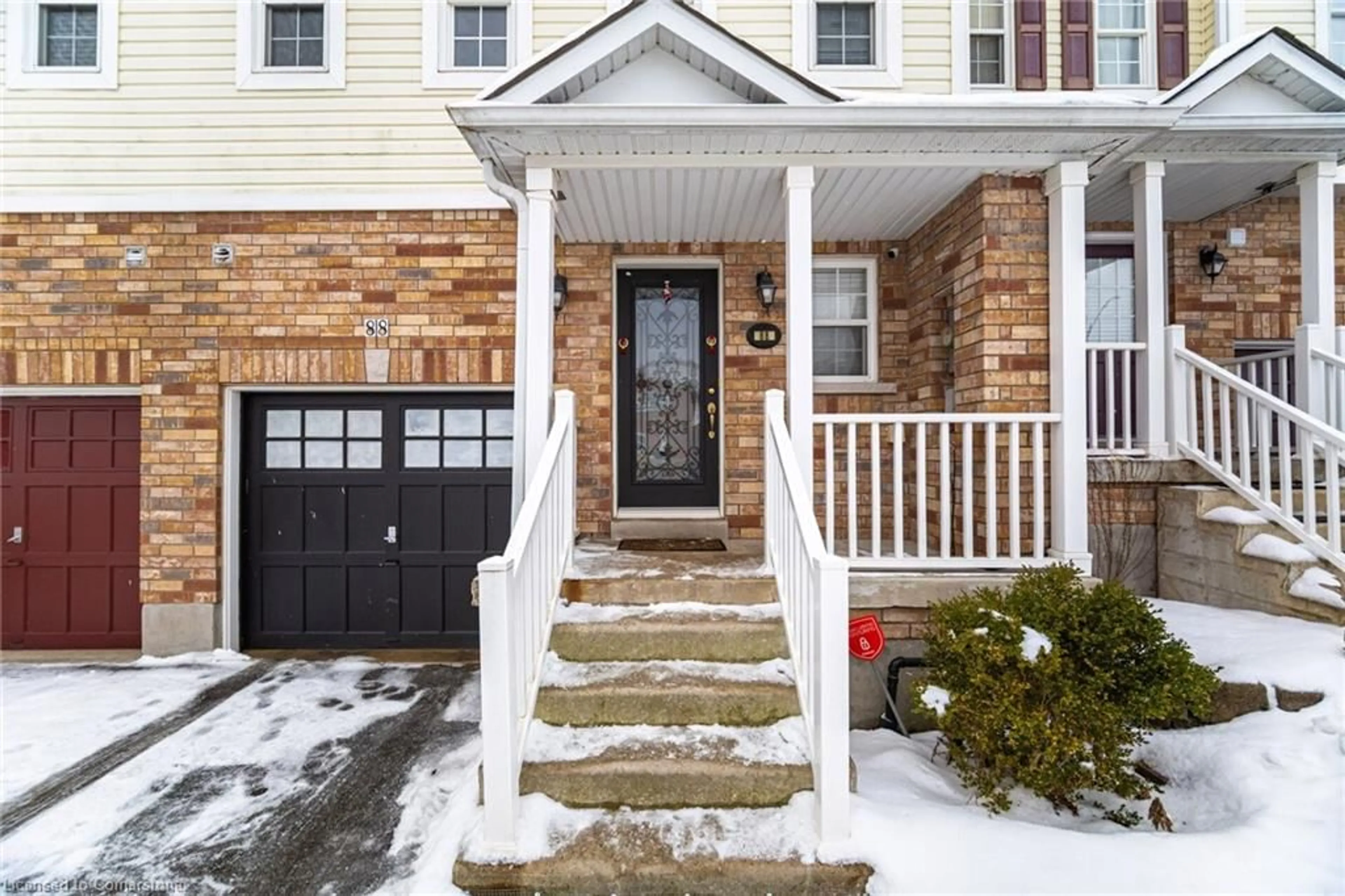 Indoor entryway for 88 Bloomington Dr, Cambridge Ontario N1P 1J5