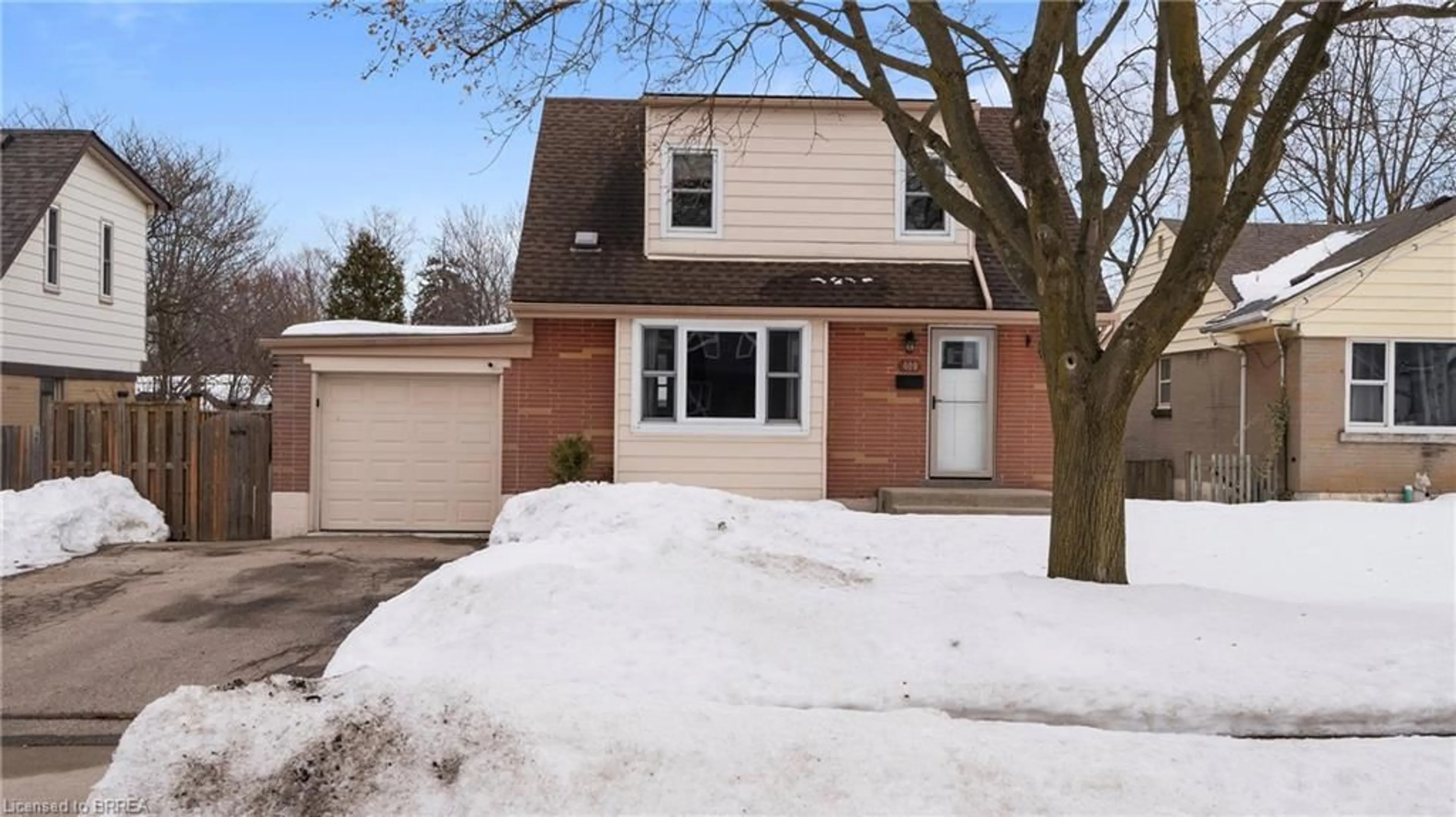 Home with brick exterior material, street for 409 East 36th St, Hamilton Ontario L8V 4A3