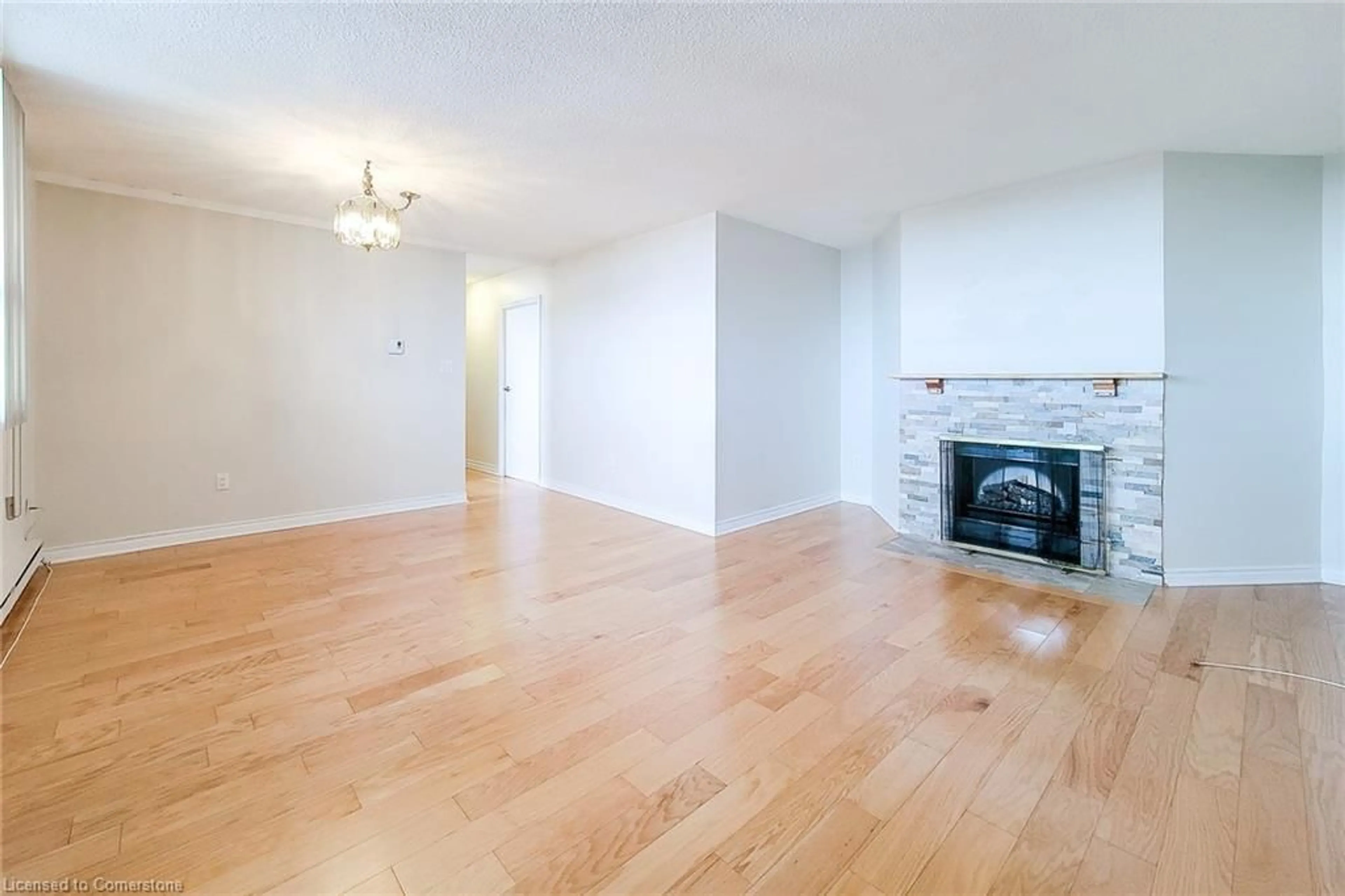 A pic of a room for 700 Dynes Rd #807, Burlington Ontario L7N 3M2