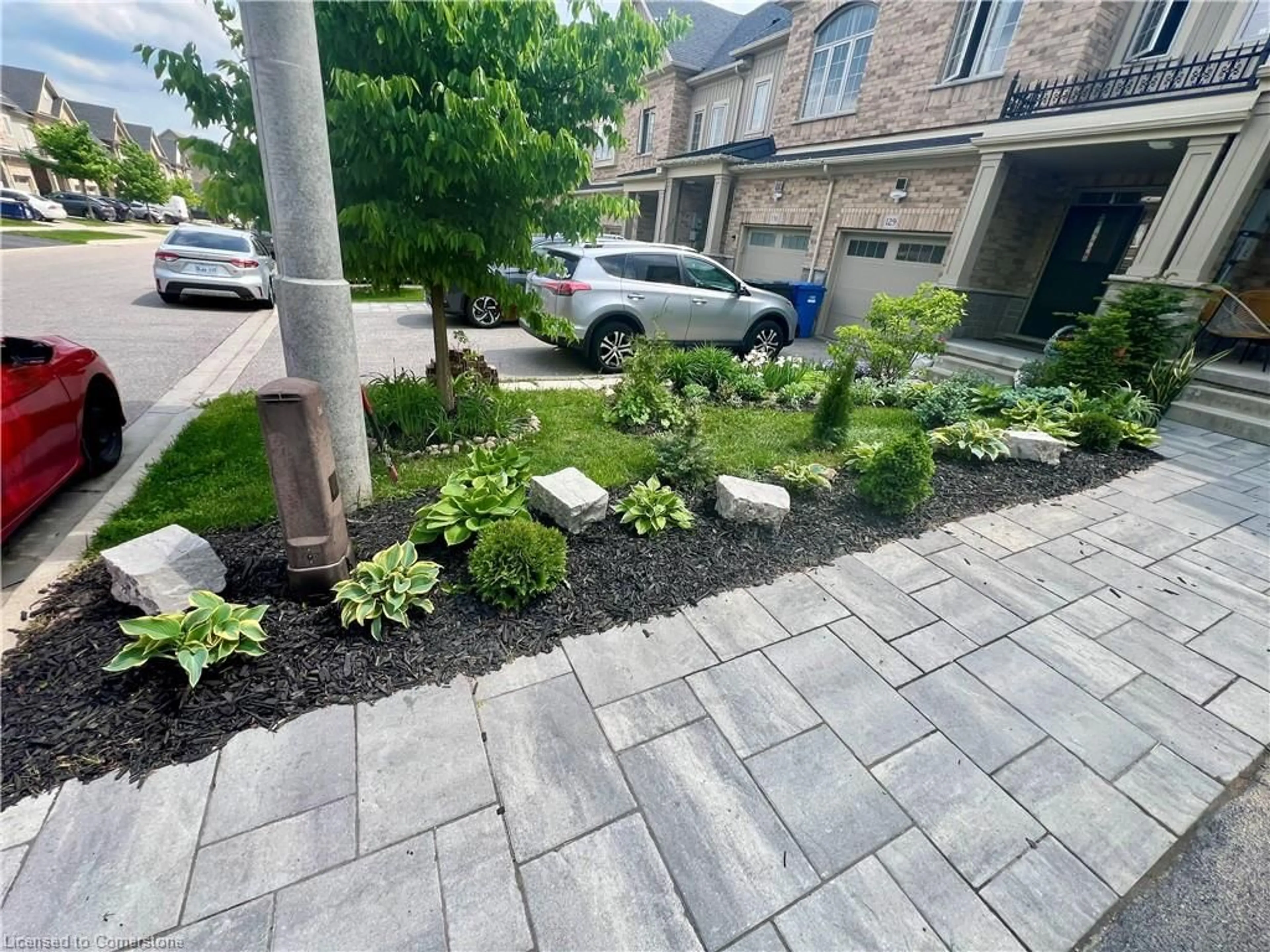 Patio, street for 127 Law Drive Dr, Guelph Ontario N1E 0H5