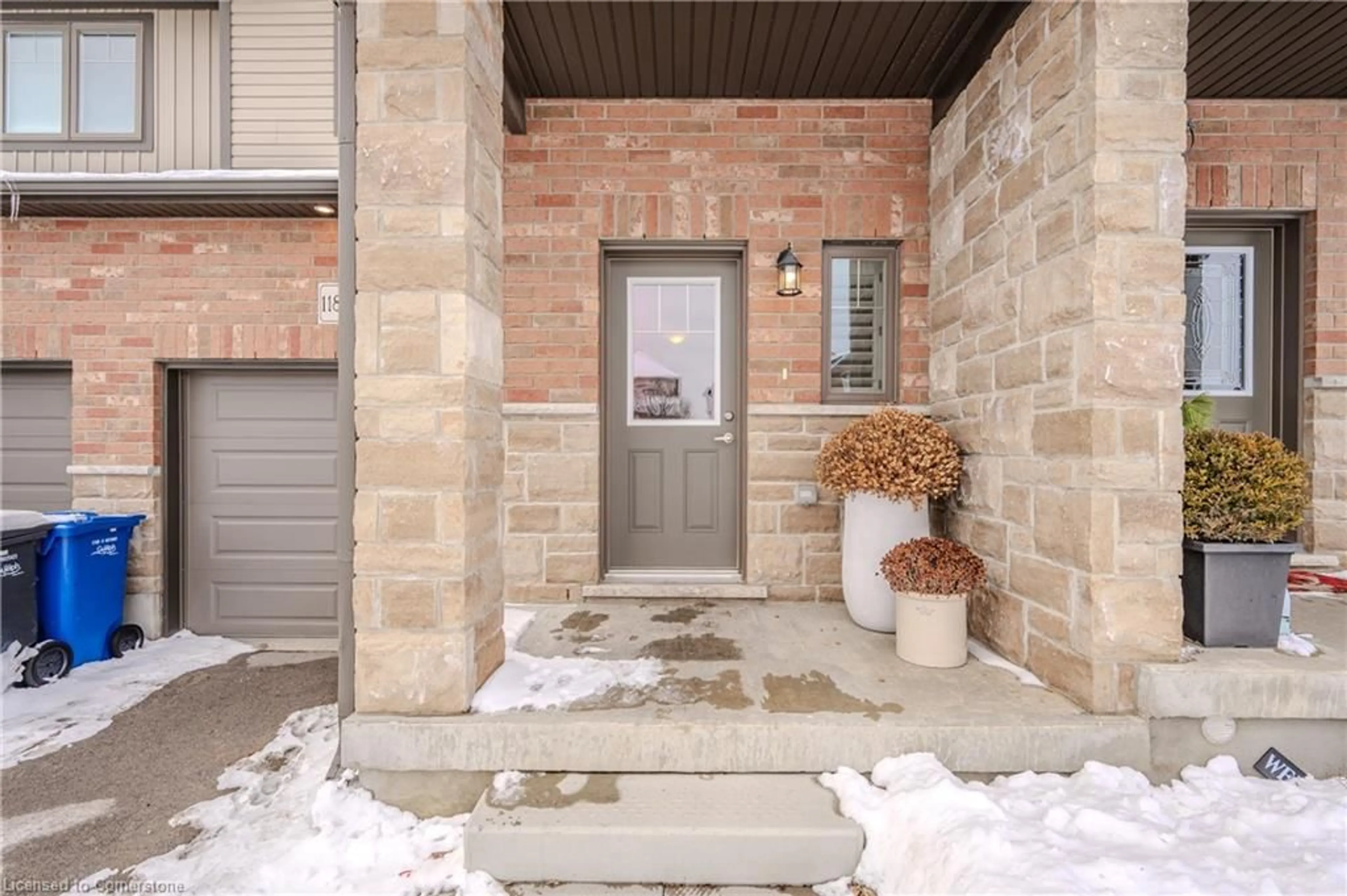 Indoor entryway for 118 Simmonds Dr #5, Guelph Ontario N1E 0B1