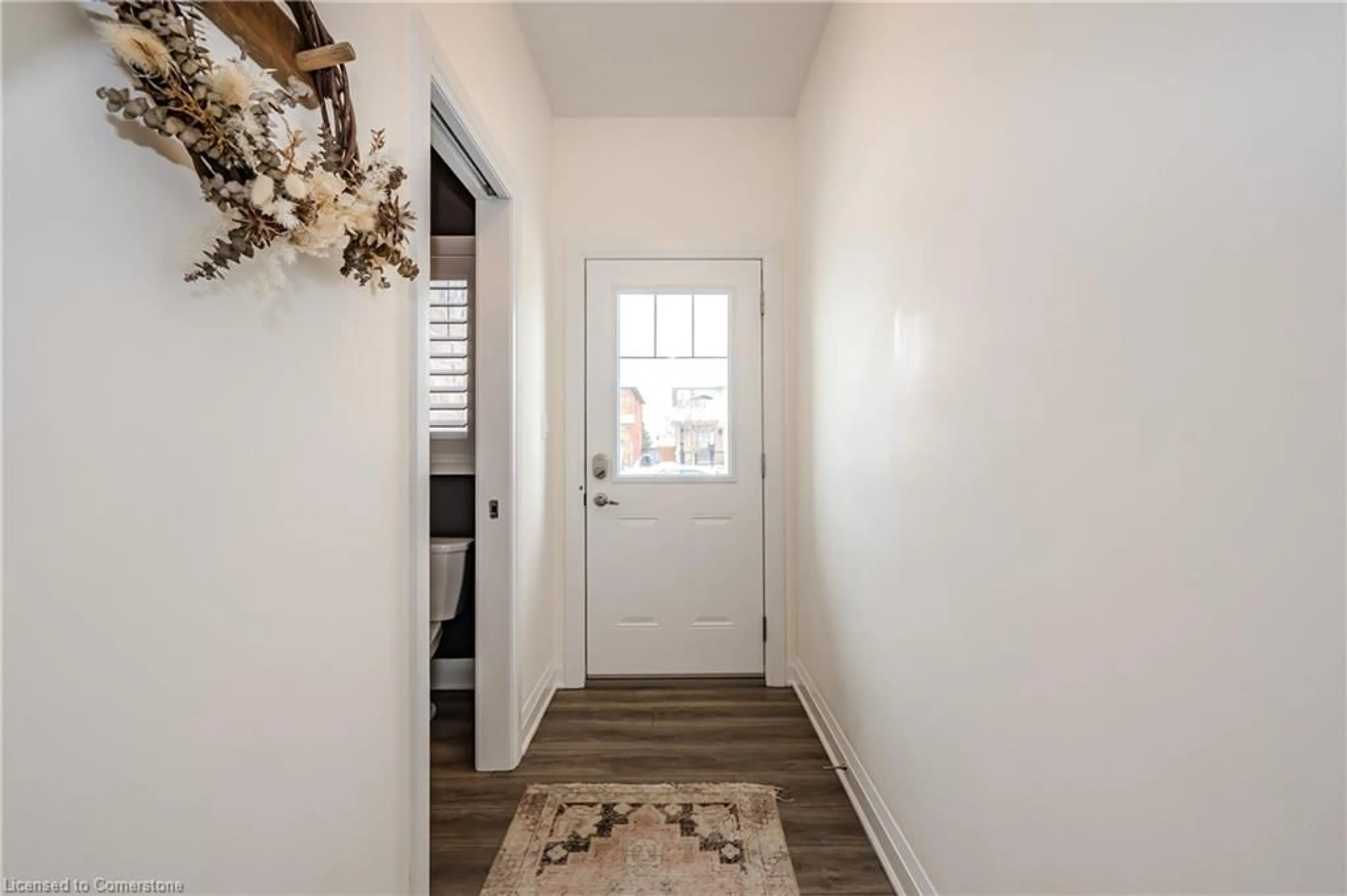 Indoor entryway for 118 Simmonds Dr #5, Guelph Ontario N1E 0B1