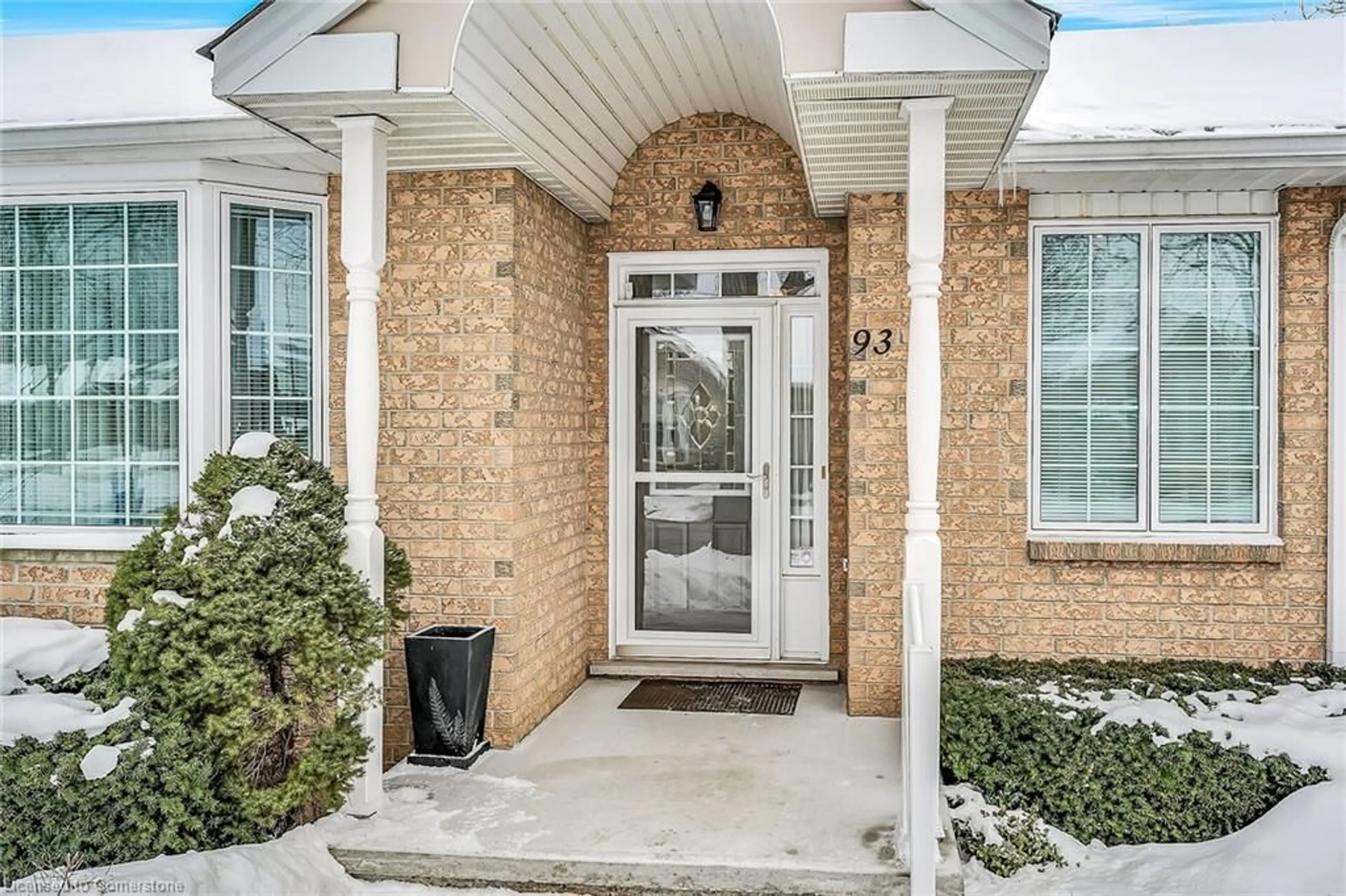 Indoor entryway for 93 Twentyplace Blvd, Mount Hope Ontario L0R 1W0