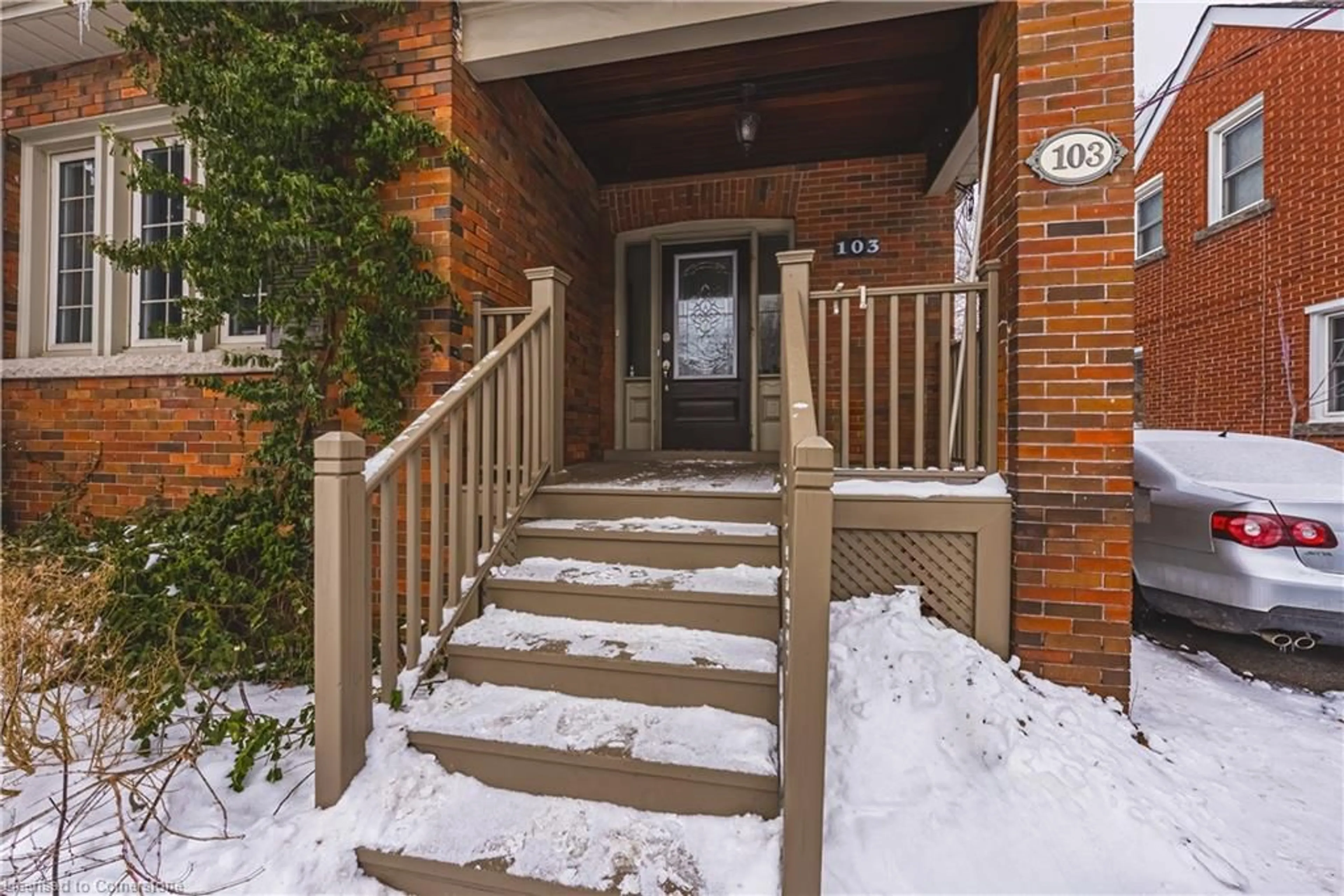 Indoor foyer for 103 Arkell St, Hamilton Ontario L8S 1N6